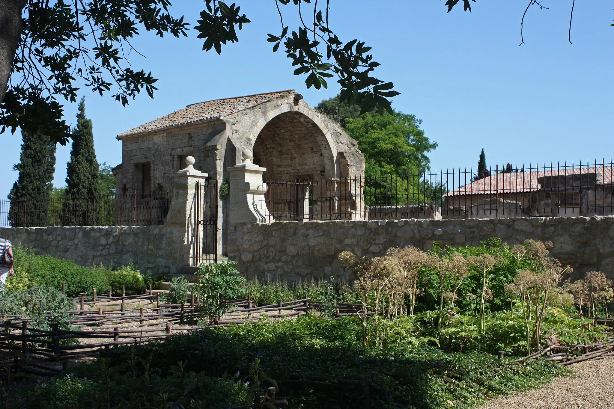 Photo showing: The square of vertpot (greens). In the background of the chapel nave "San Joan dos Annels".