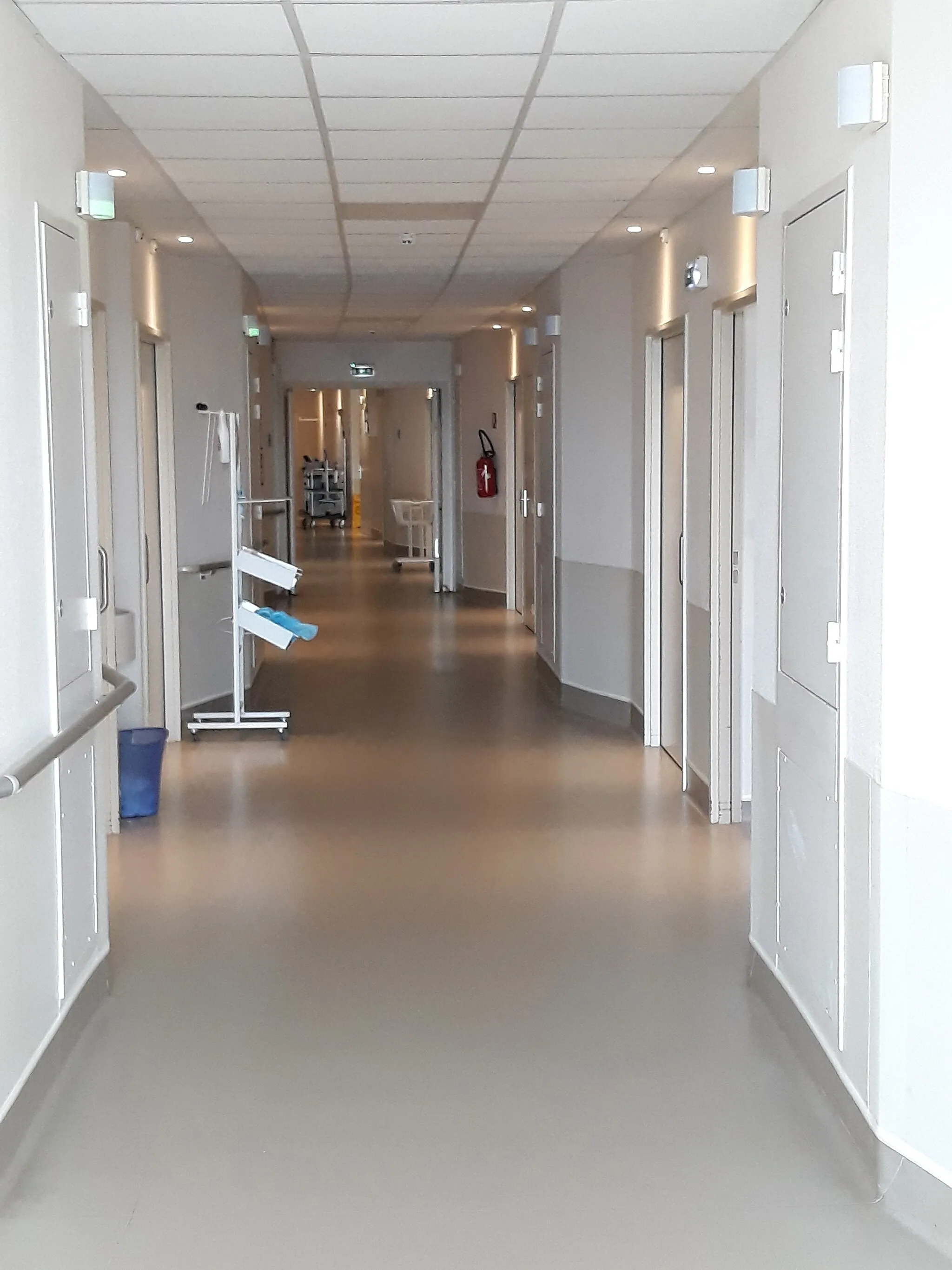 Photo showing: Clinique St Privat Béziers - Couloir