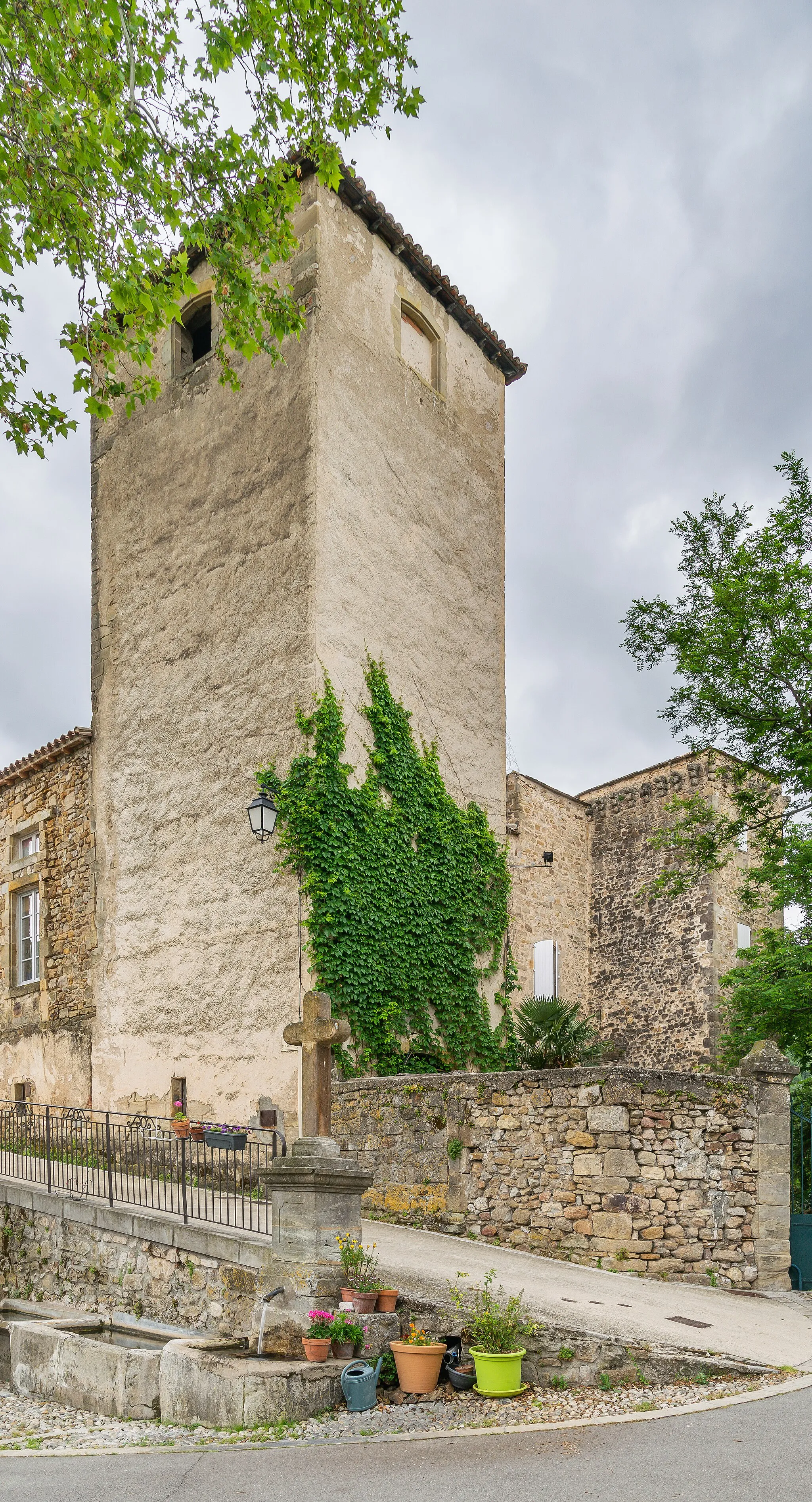 Photo showing: This building is inscrit au titre des monuments historiques de la France. It is indexed in the base Mérimée, a database of architectural heritage maintained by the French Ministry of Culture, under the reference PA00103453 .