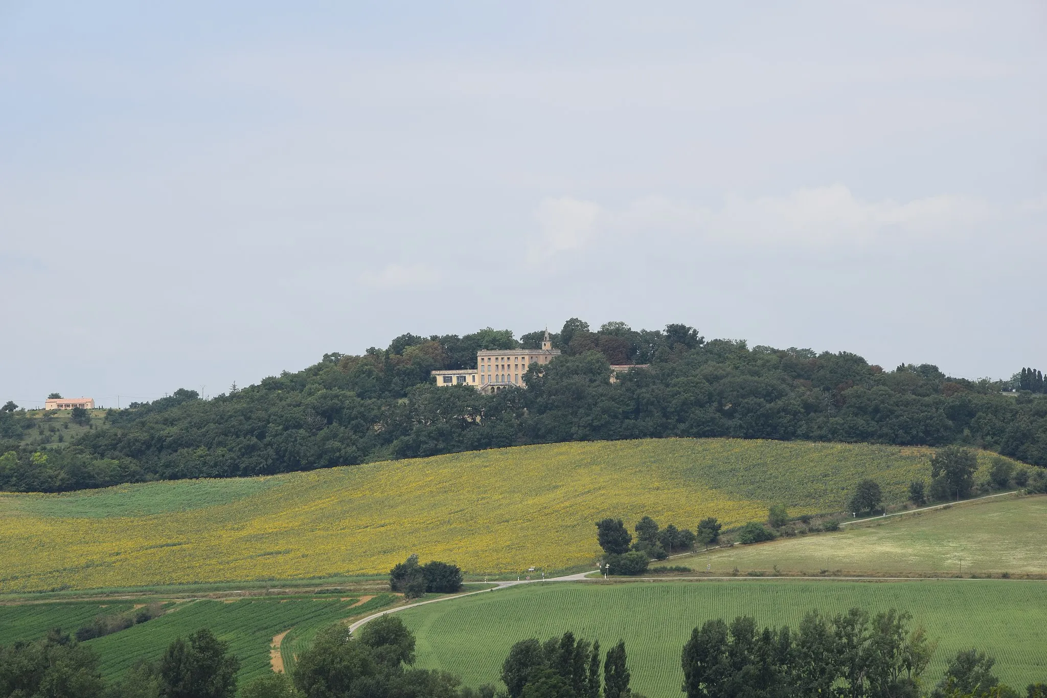 Photo showing: This building is indexed in the base Mérimée, a database of architectural heritage maintained by the French Ministry of Culture, under the reference PA00102930 .