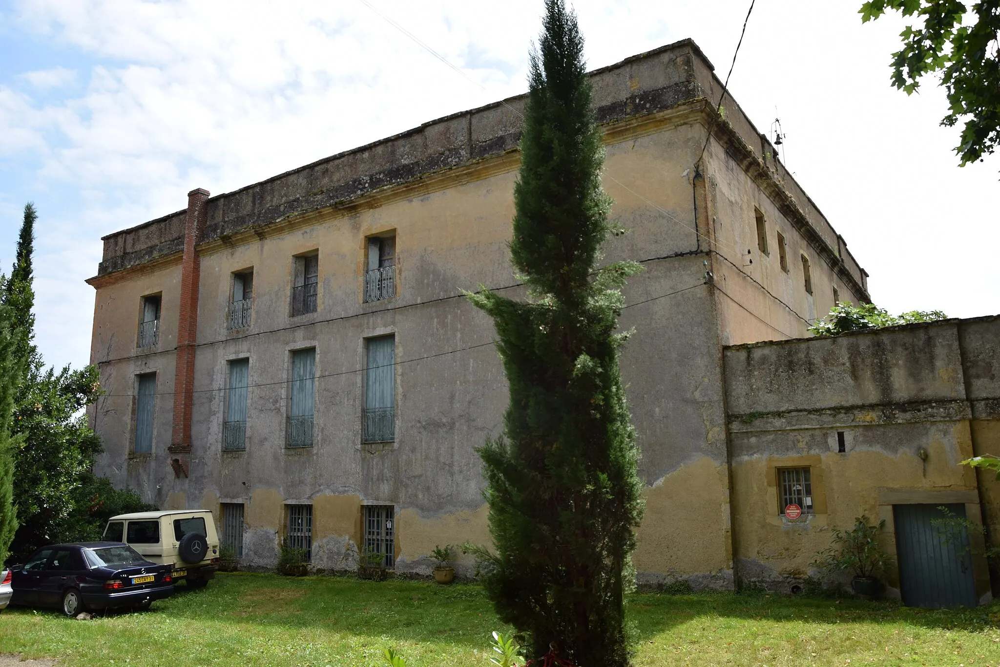 Photo showing: This building is indexed in the base Mérimée, a database of architectural heritage maintained by the French Ministry of Culture, under the reference PA00102930 .