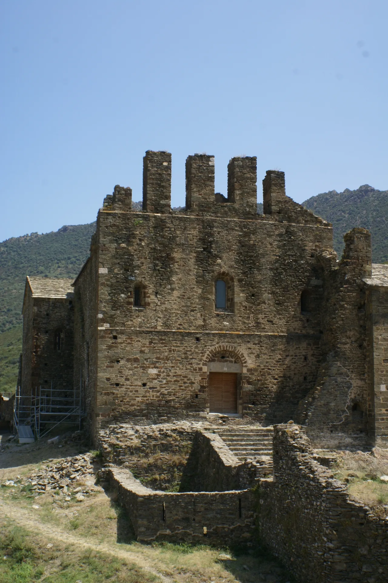 Photo showing: Entrada al Monestir per la part de ponent