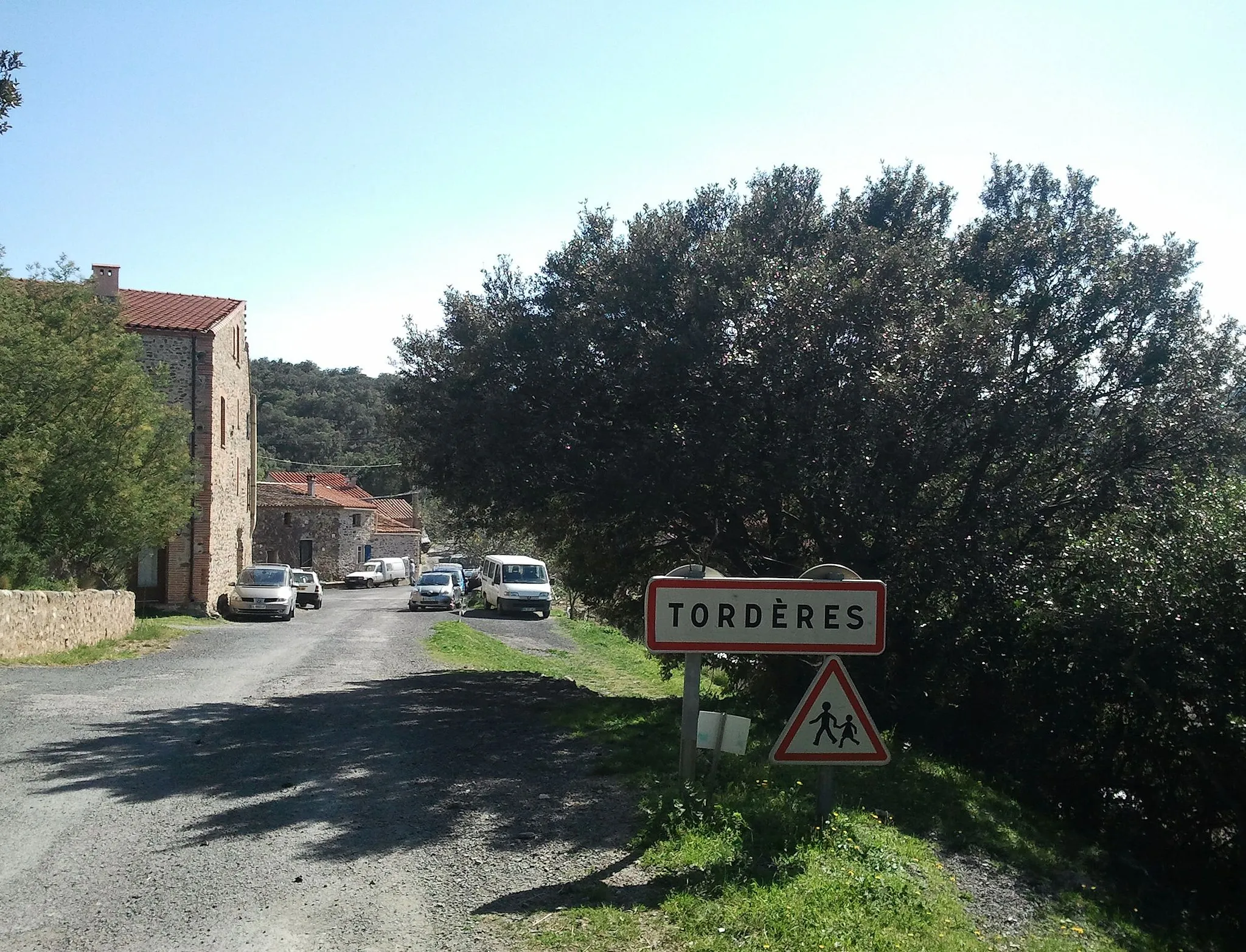 Photo showing: L'entrée de Tordères par le chemin de Thuir