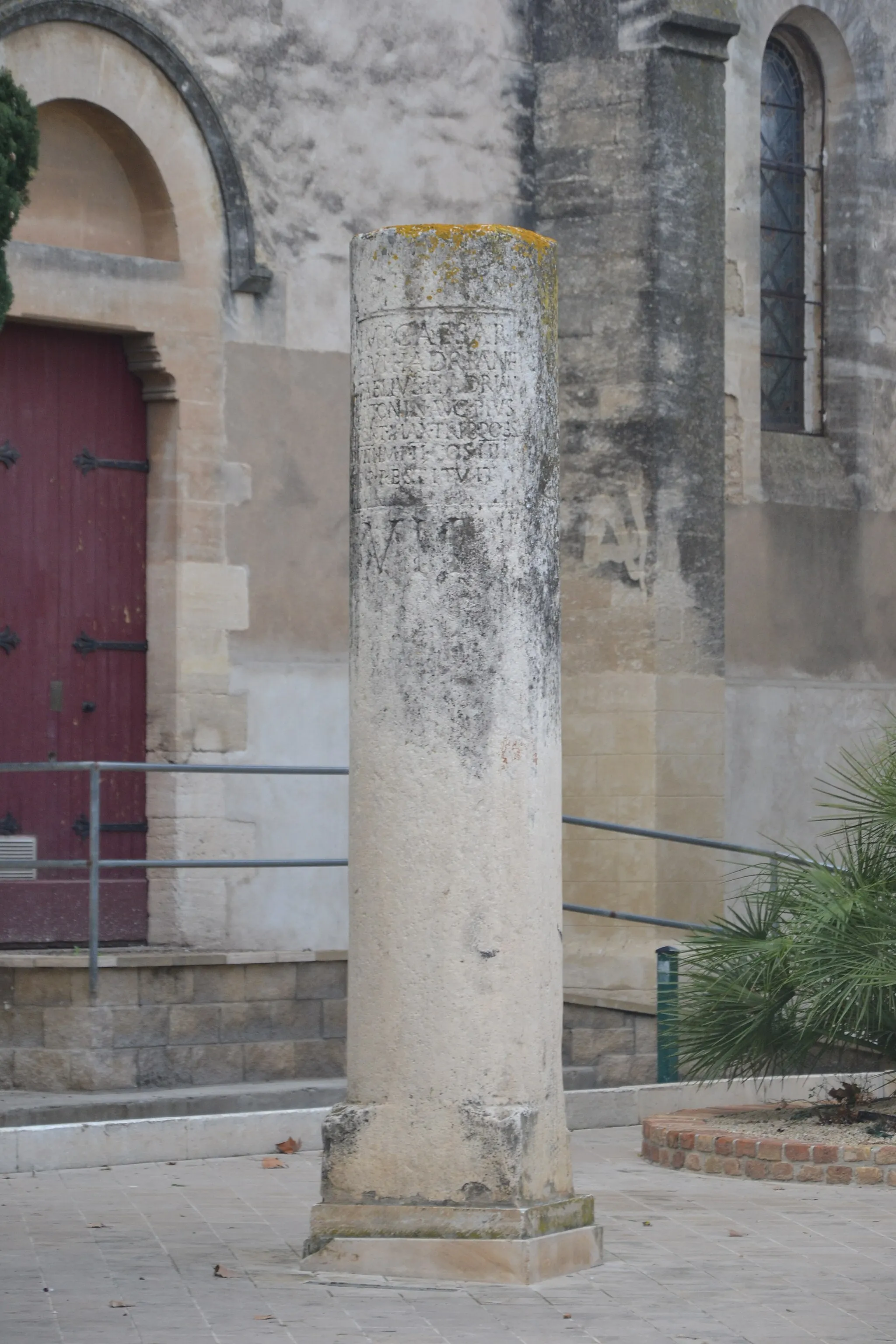 Photo showing: milestone of Antonin-le-Pieux, near by Manduel's town hall.