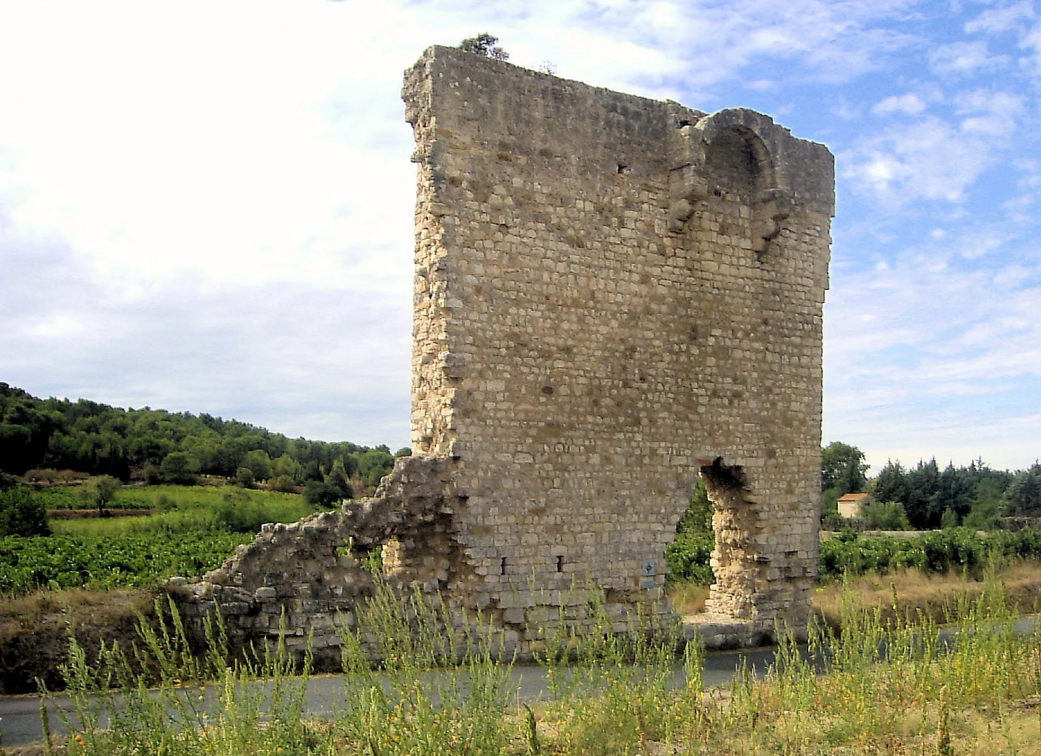 Photo showing: Vestiges d'église Saint-Pierre d'Armissan