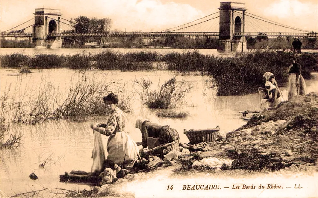 Photo showing: Washerwomen of Beaucaire