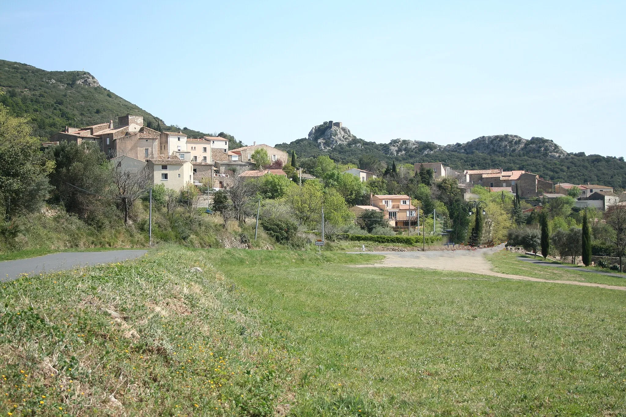 Photo showing: Vailhan (Hérault)- vue générale.