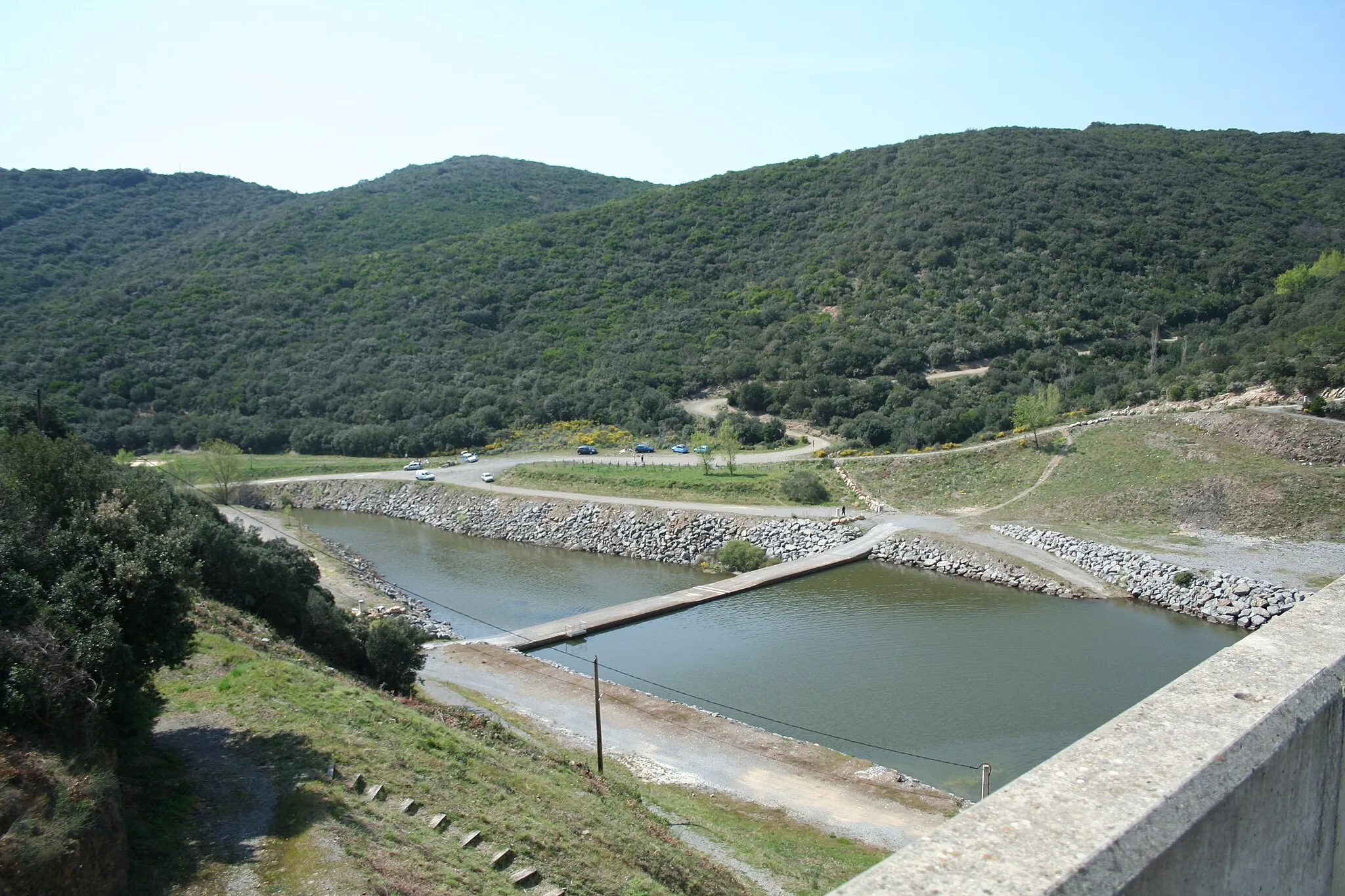 Photo showing: Rivière Peyne, après le barrage des Olivettes (Vailhan - Hérault)