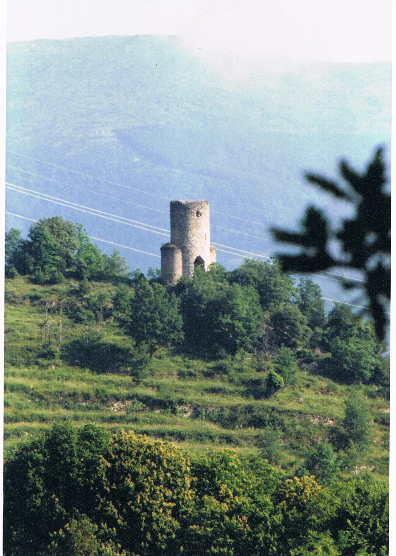 Photo showing: La tour de Corsavy est une tour de garde médiévale de la commune de Corsavy, dans la région naturelle du Vallespir, en Catalogne du Nord, dans le département des Pyrénées-Orientales. (Wikipédia)