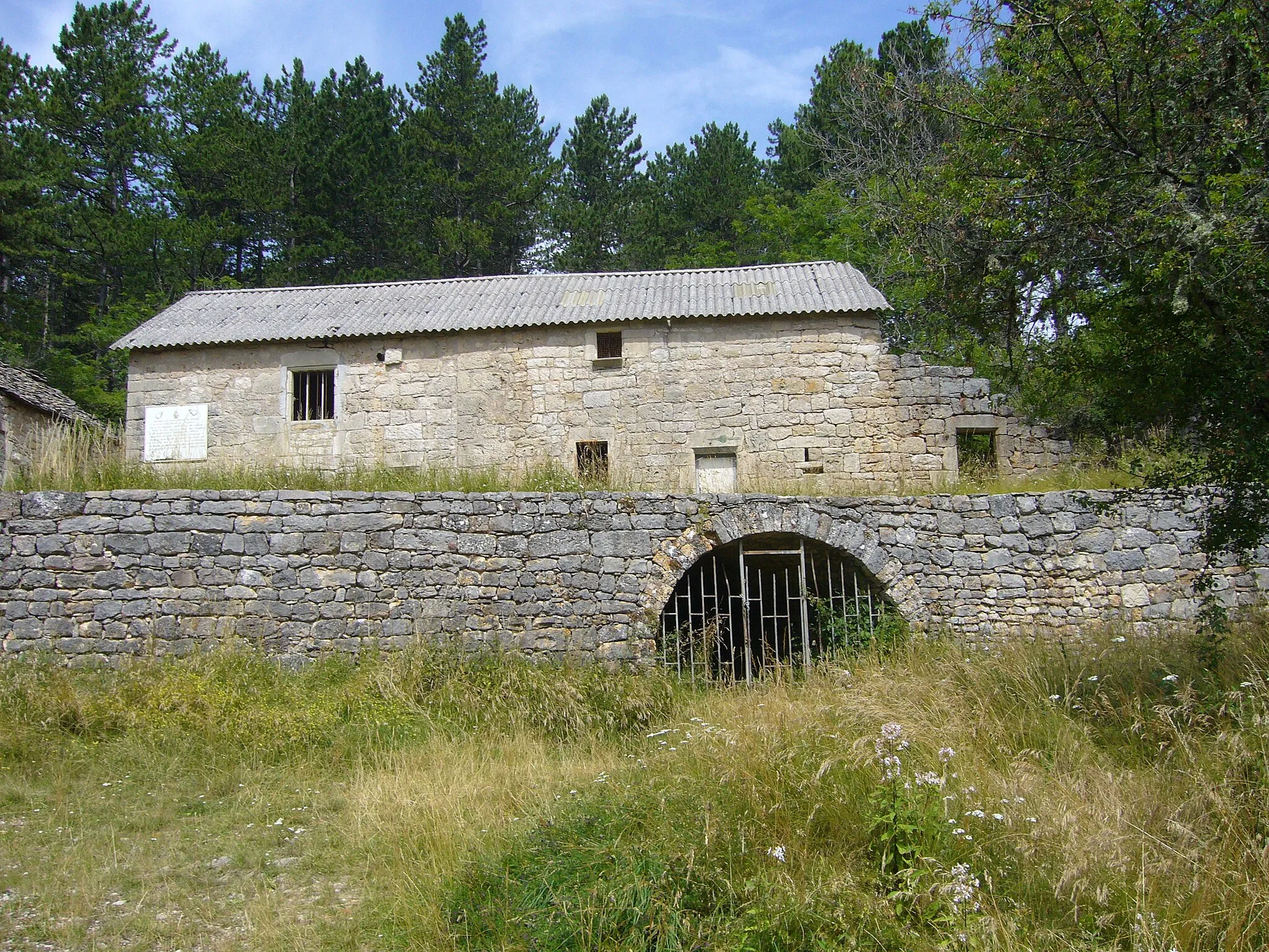 Photo showing: Village mort de la Chaumette, sur le mont Mimat (Mende, Lozère, France)