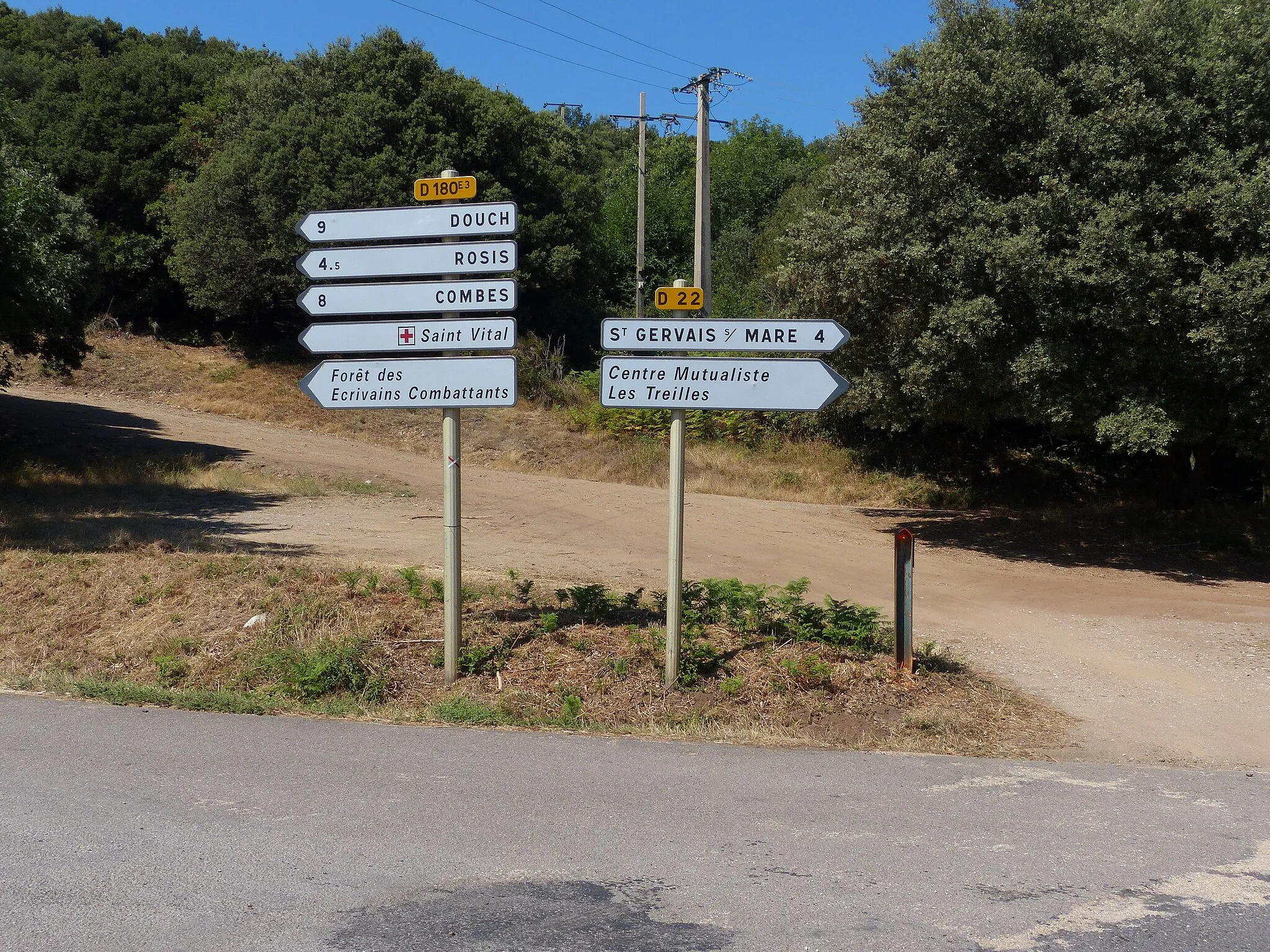 Photo showing: Panneaux D21a et D21b à l'intersection de la D180E3 et de la D22, Rosis, département de l'Hérault, France.