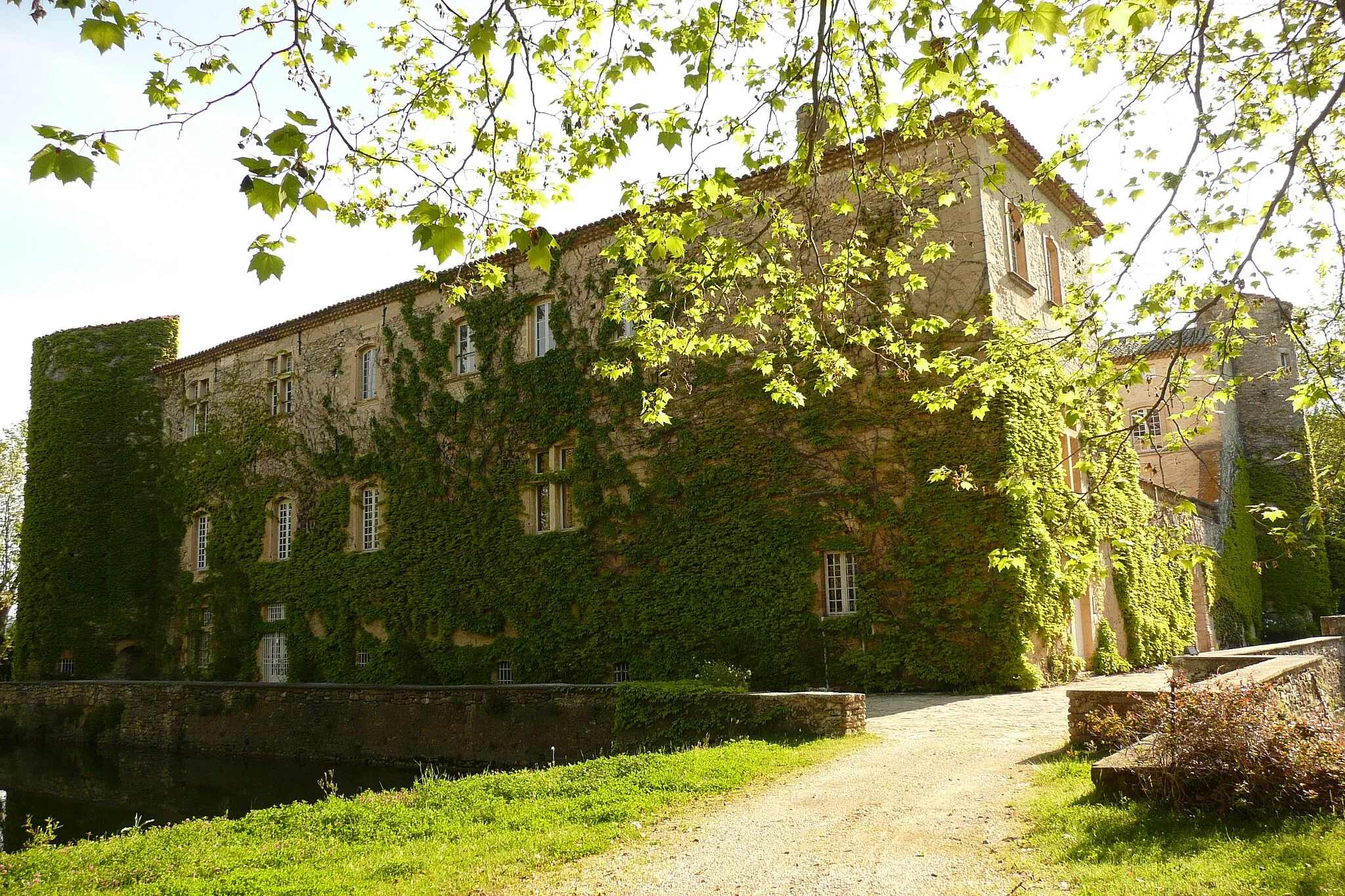 Photo showing: Château Lascour 16 ème siècle près de Laudun-l'Ardoise.
