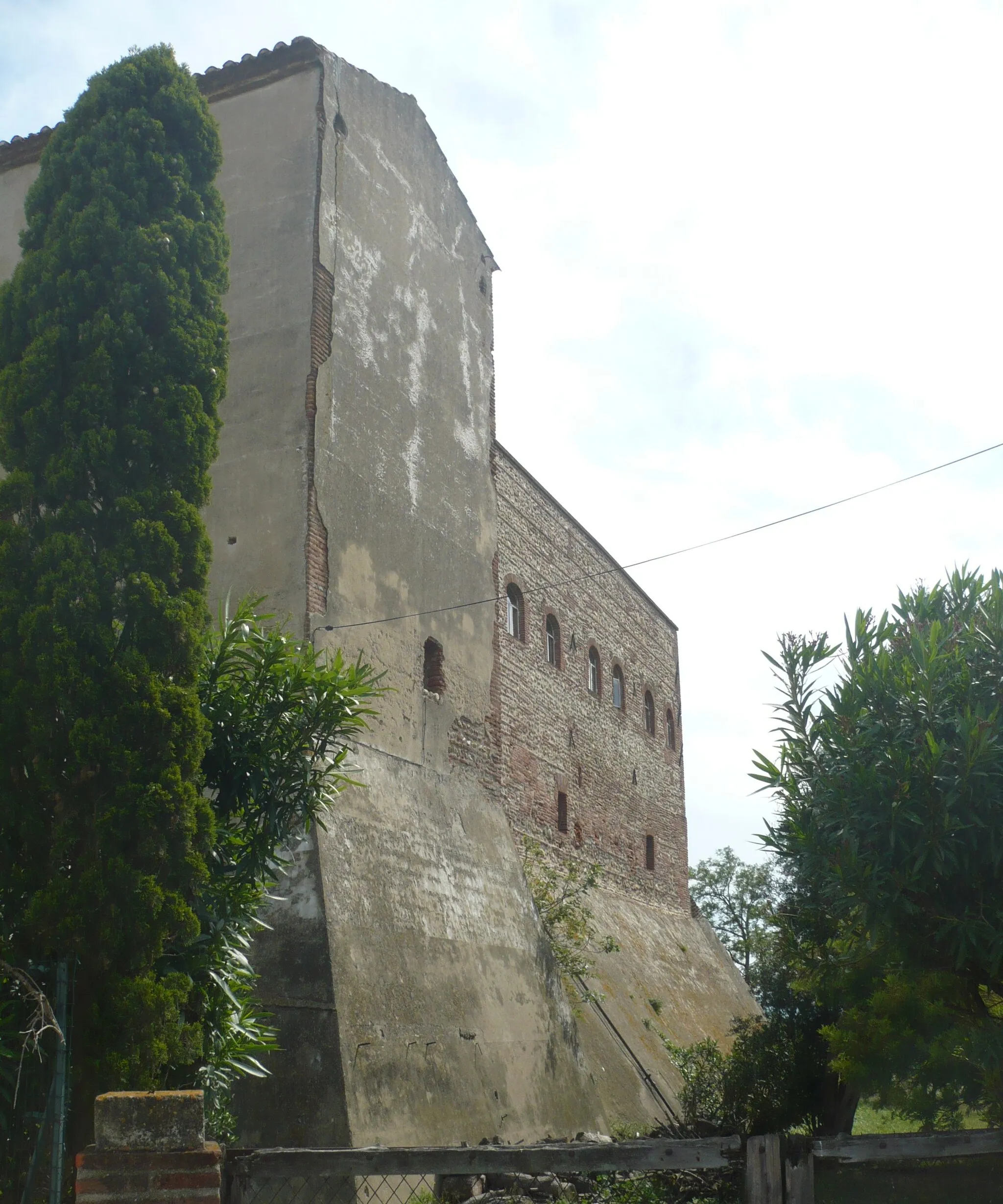 Photo showing: Vue d'ensemble de la façade nord-ouest du château de Corneilla-del-Vercol