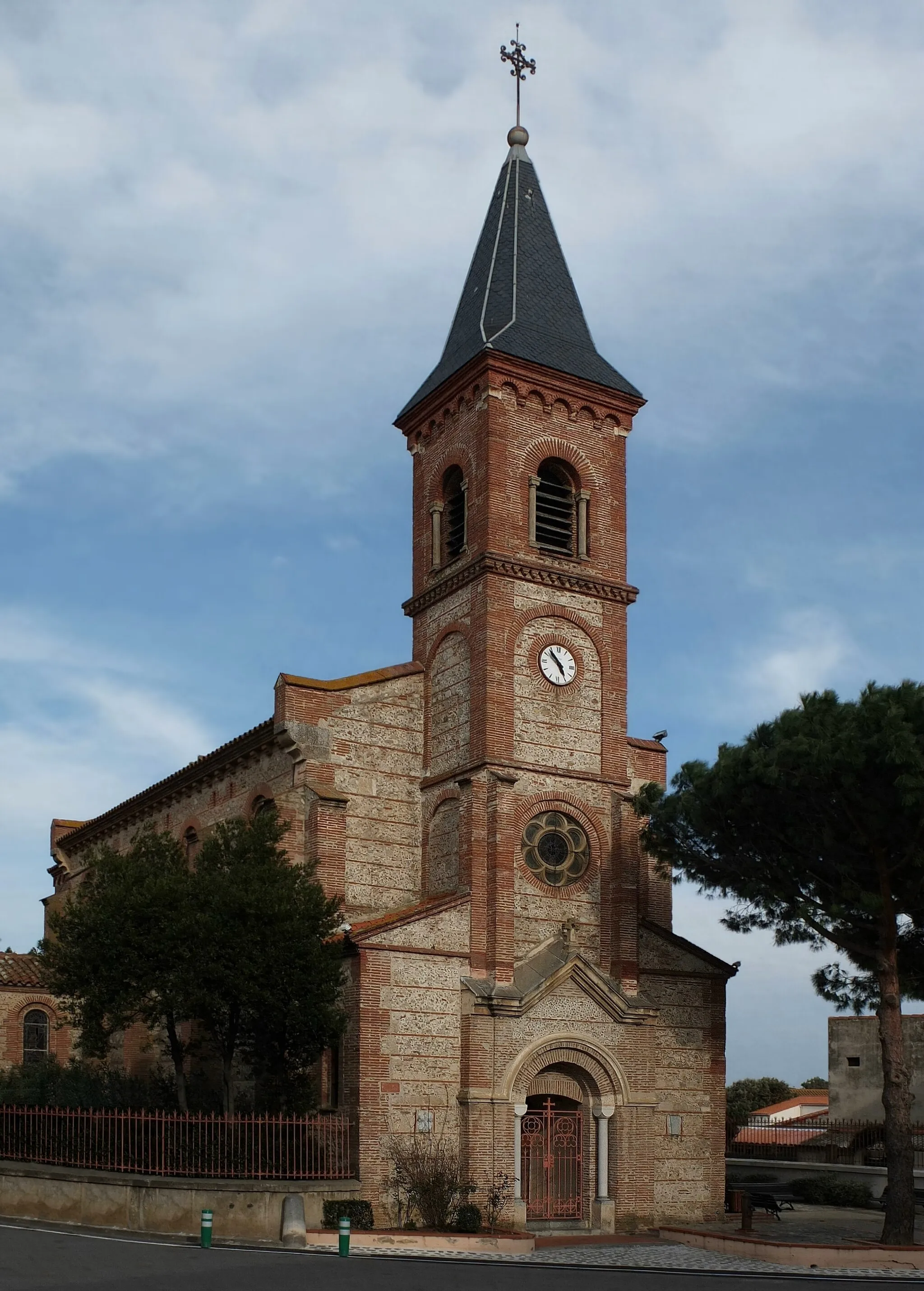 Photo showing: Corneilla-del-Vercol, France, Church Saint-Christophe (view west)