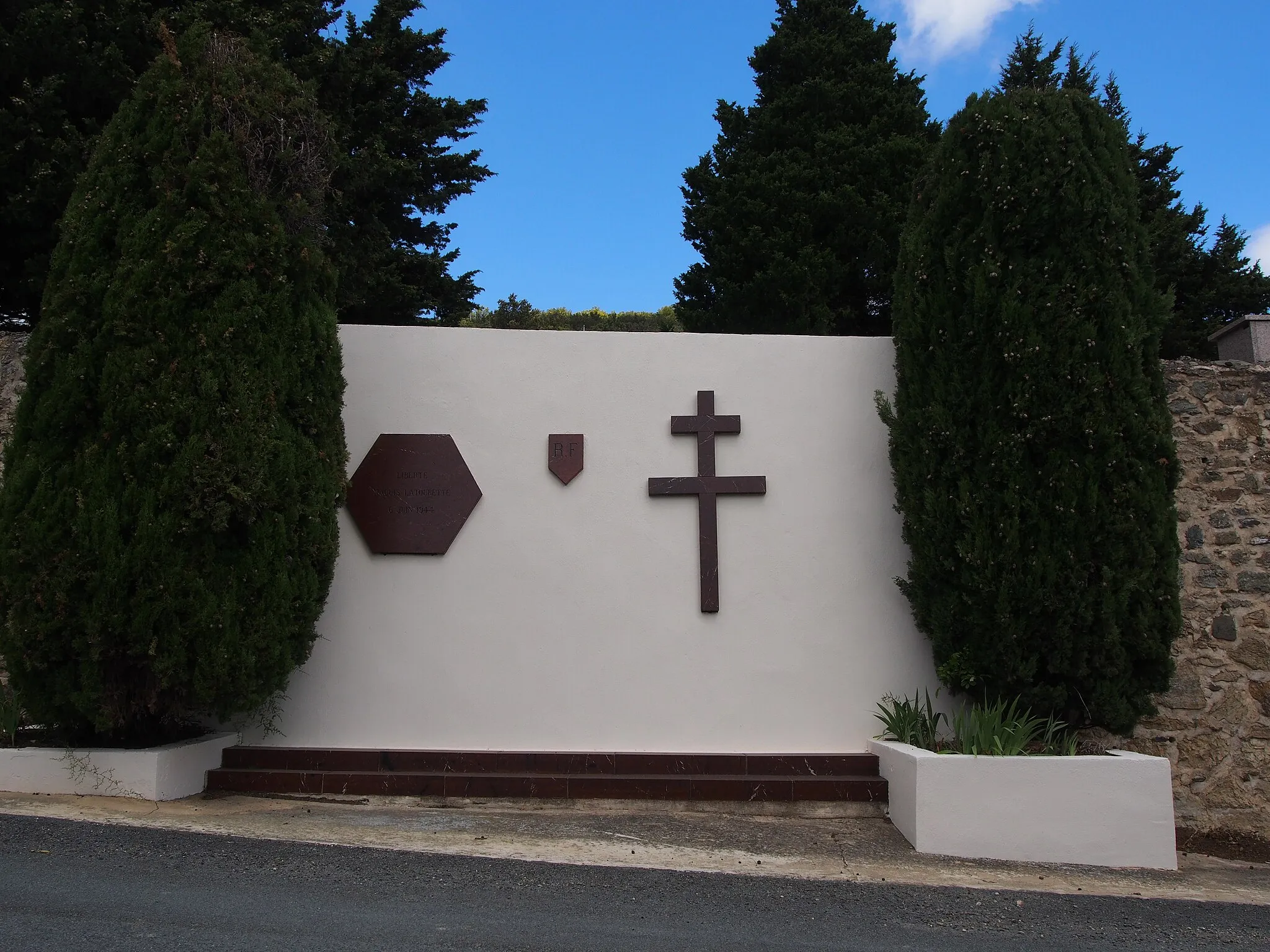 Photo showing: Monument du  Maquis la Tourette à Ferrières-Poussarou dans l'Hérault