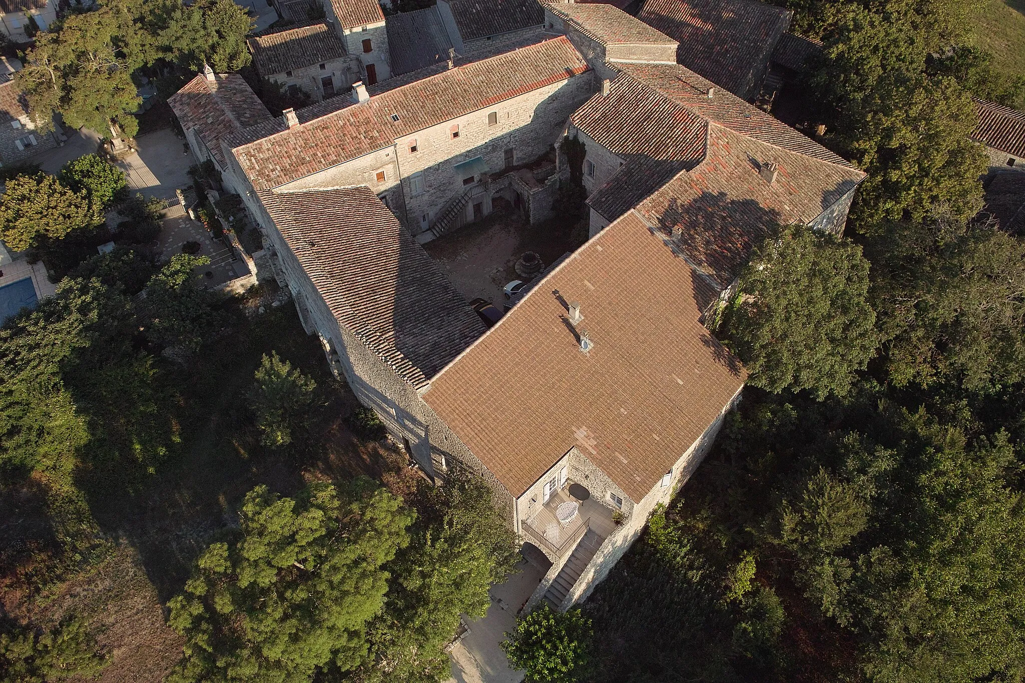 Photo showing: This building is inscrit au titre des monuments historiques de la France. It is indexed in the base Mérimée, a database of architectural heritage maintained by the French Ministry of Culture, under the reference PA00116646 .