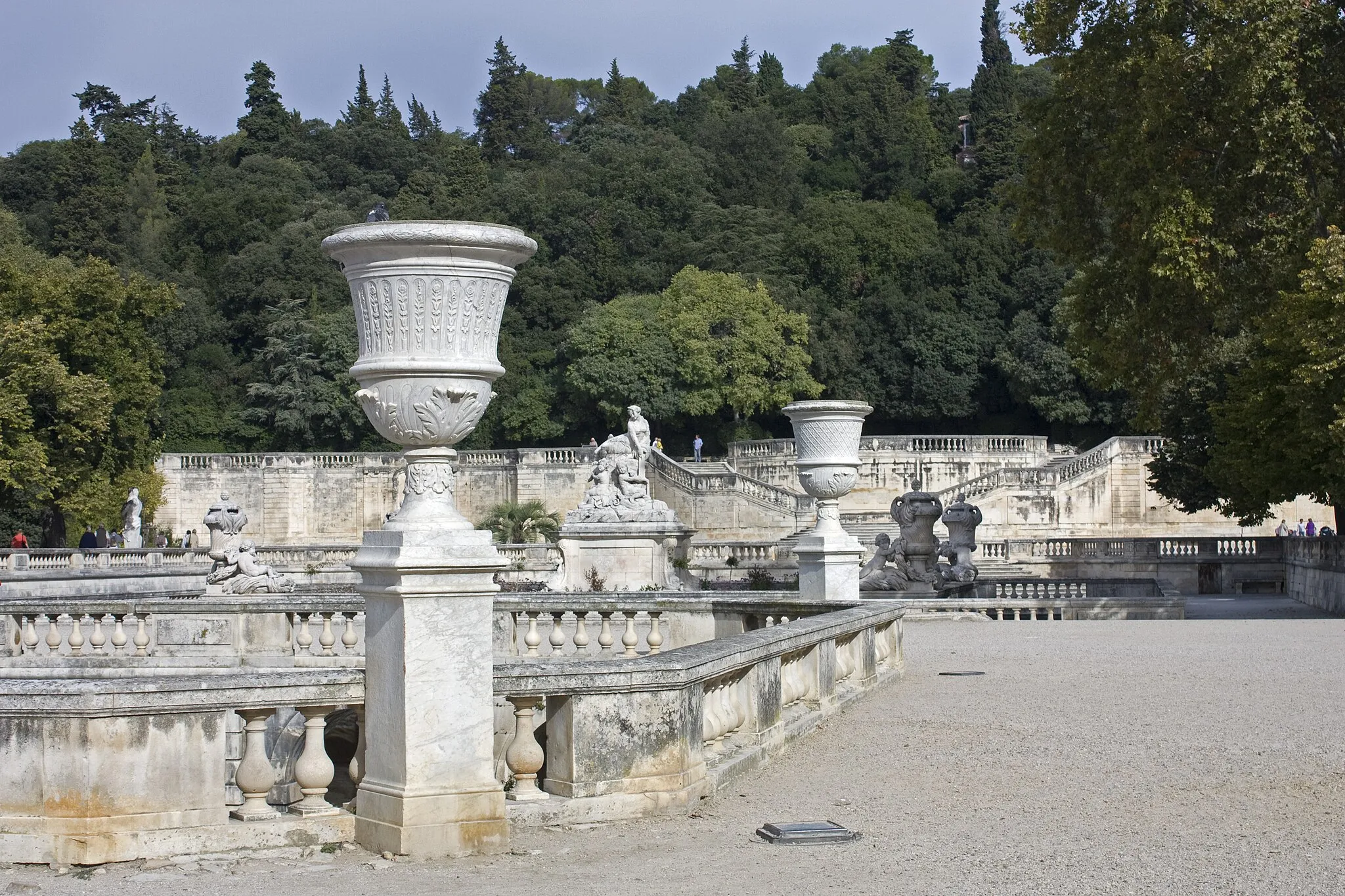 Photo showing: Vases of the Castle of Mosson, on the bridge leading to the nymphaeum which replaced the old imperial altar of Augusteum.
