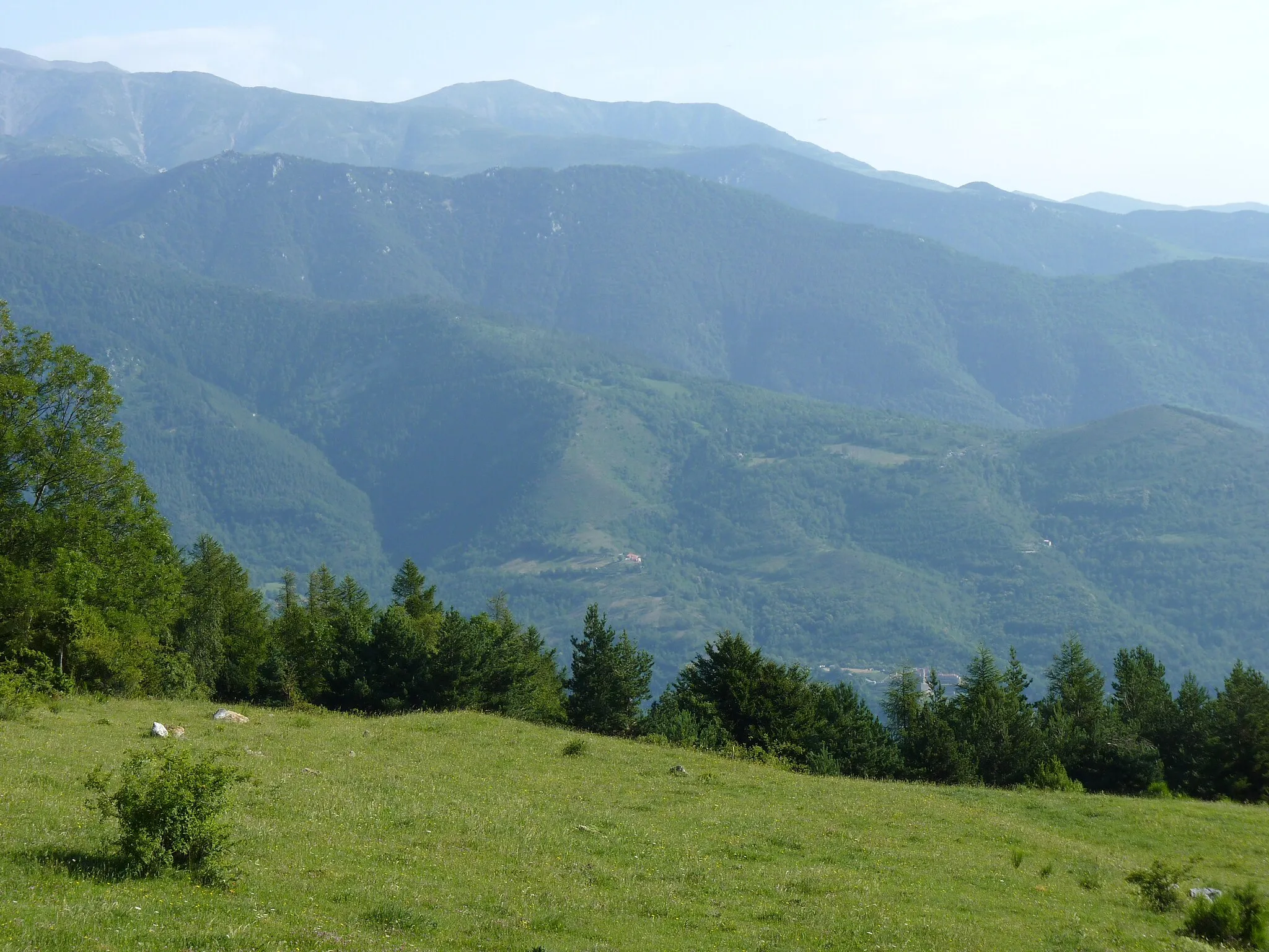 Photo showing: Montée du Col d'Ares et Massif du Canigou, Prats-de-Mollo-La-Preste (Pyrénées-Orientales, Languedoc-Roussillon, France)