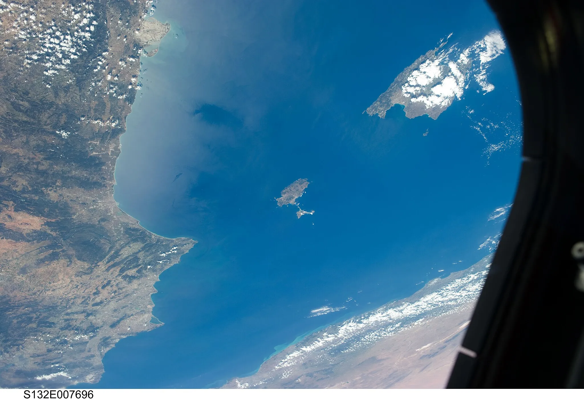 Photo showing: View of Earth from STS-132