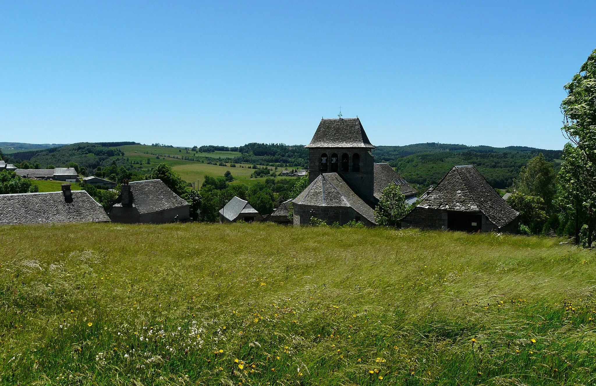 Photo showing: Le bourg de Jabrun, Cantal, France.