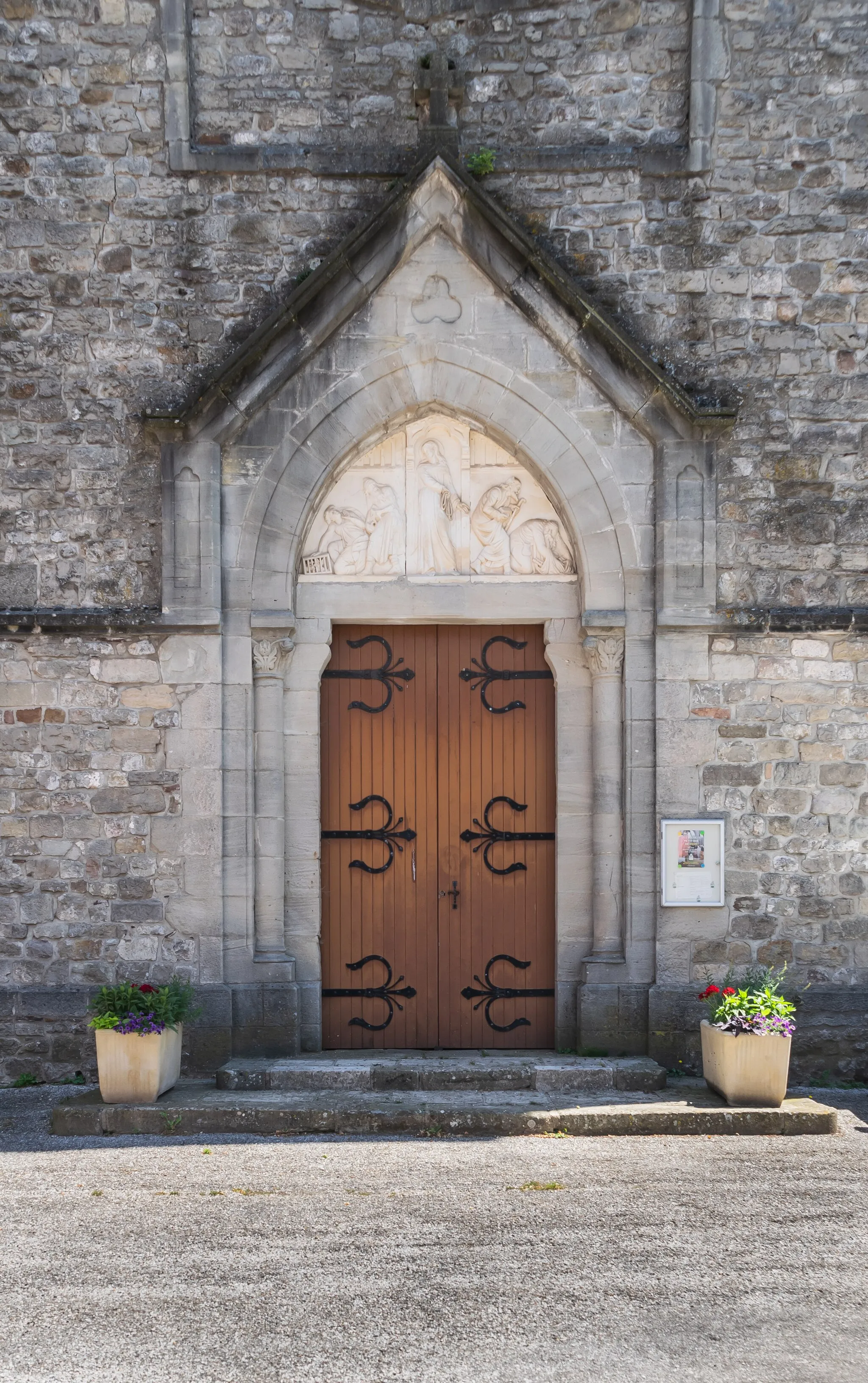 Photo showing: Portal of the Saint Felix church in Saint-Félix-de-Sorgues, Aveyron, France