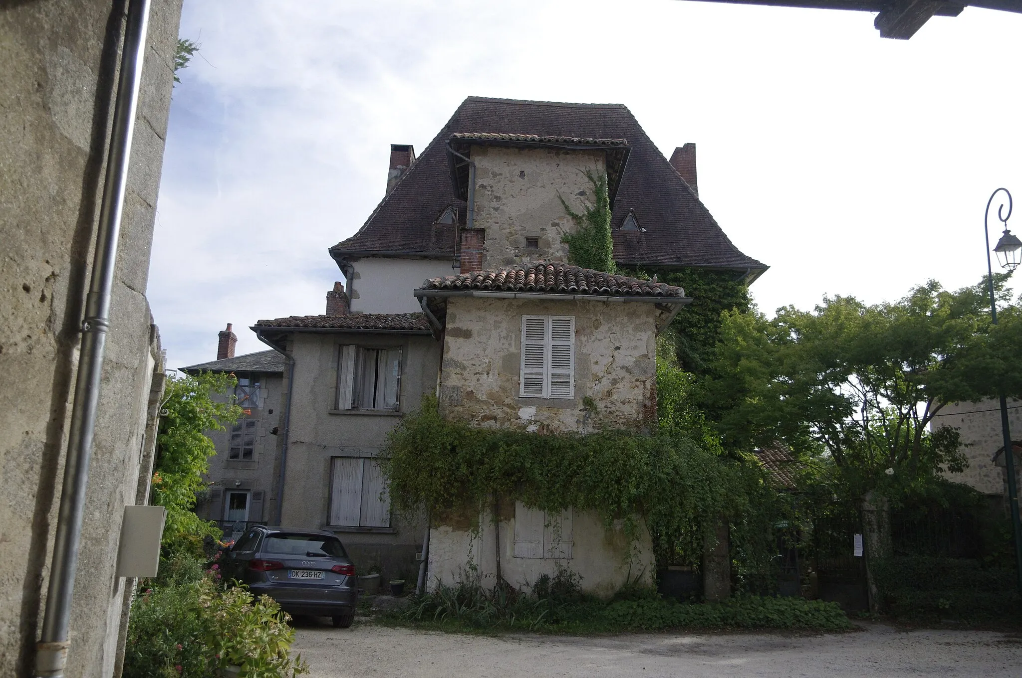 Photo showing: Château des Bermondet àSaint-Laurent-sur-Gorre, Haute Voenne, France