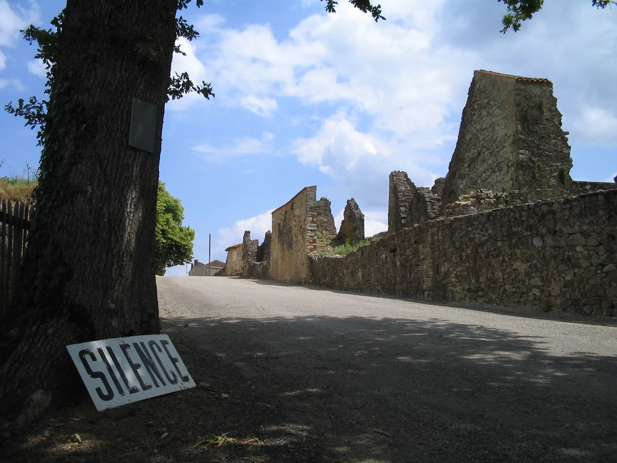 Photo showing: The entrance to Oradour-sur-Glane.
This is a photograph which I took during a visit to the French village Oradour-sur-Glane on June 11 2004, exactly 60 years after its destruction by the German army during World War II.