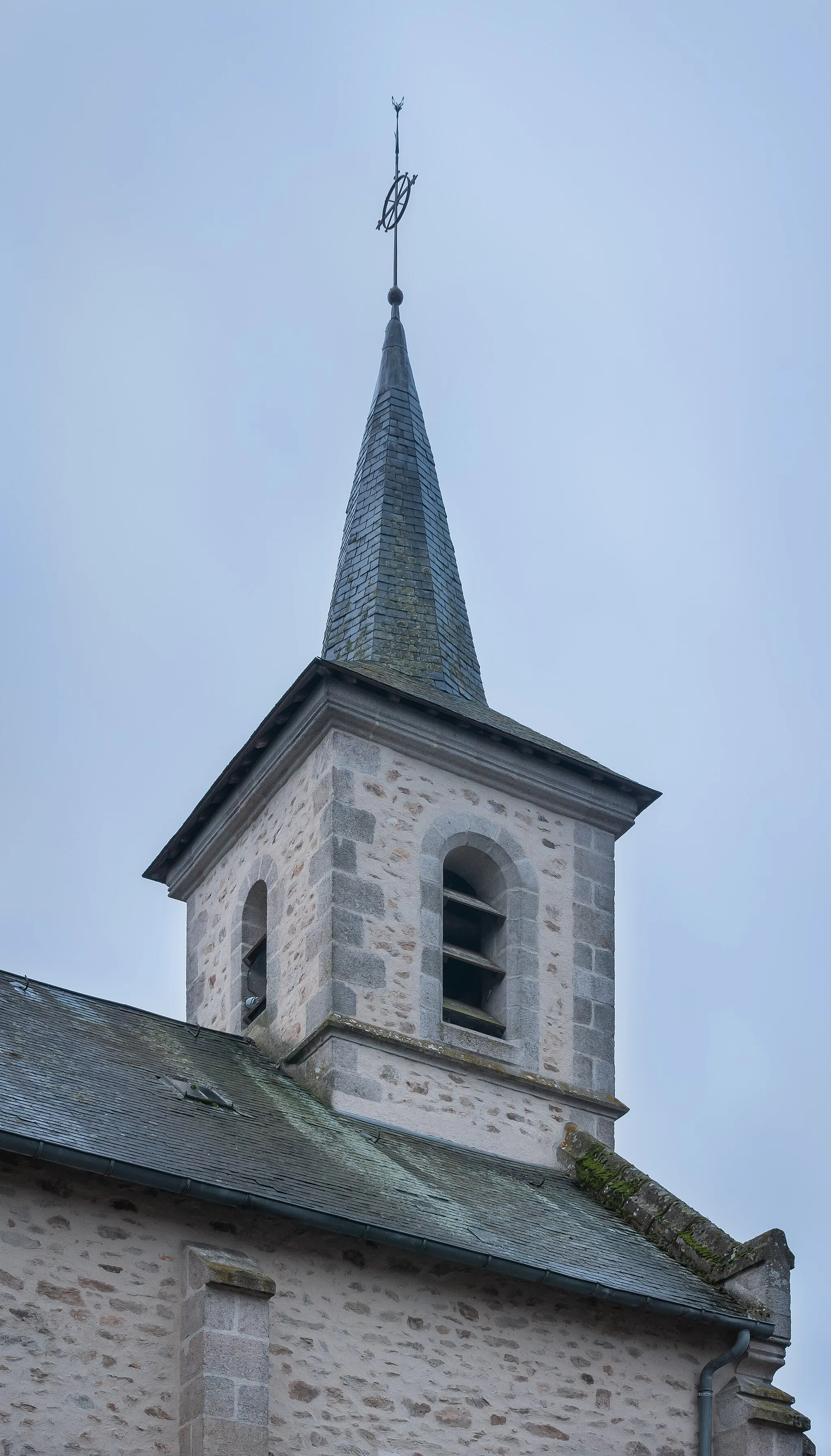 Photo showing: Bell tower of the Saint Junien church in Saint-Junien-les-Combes, Haute-Vienne, France