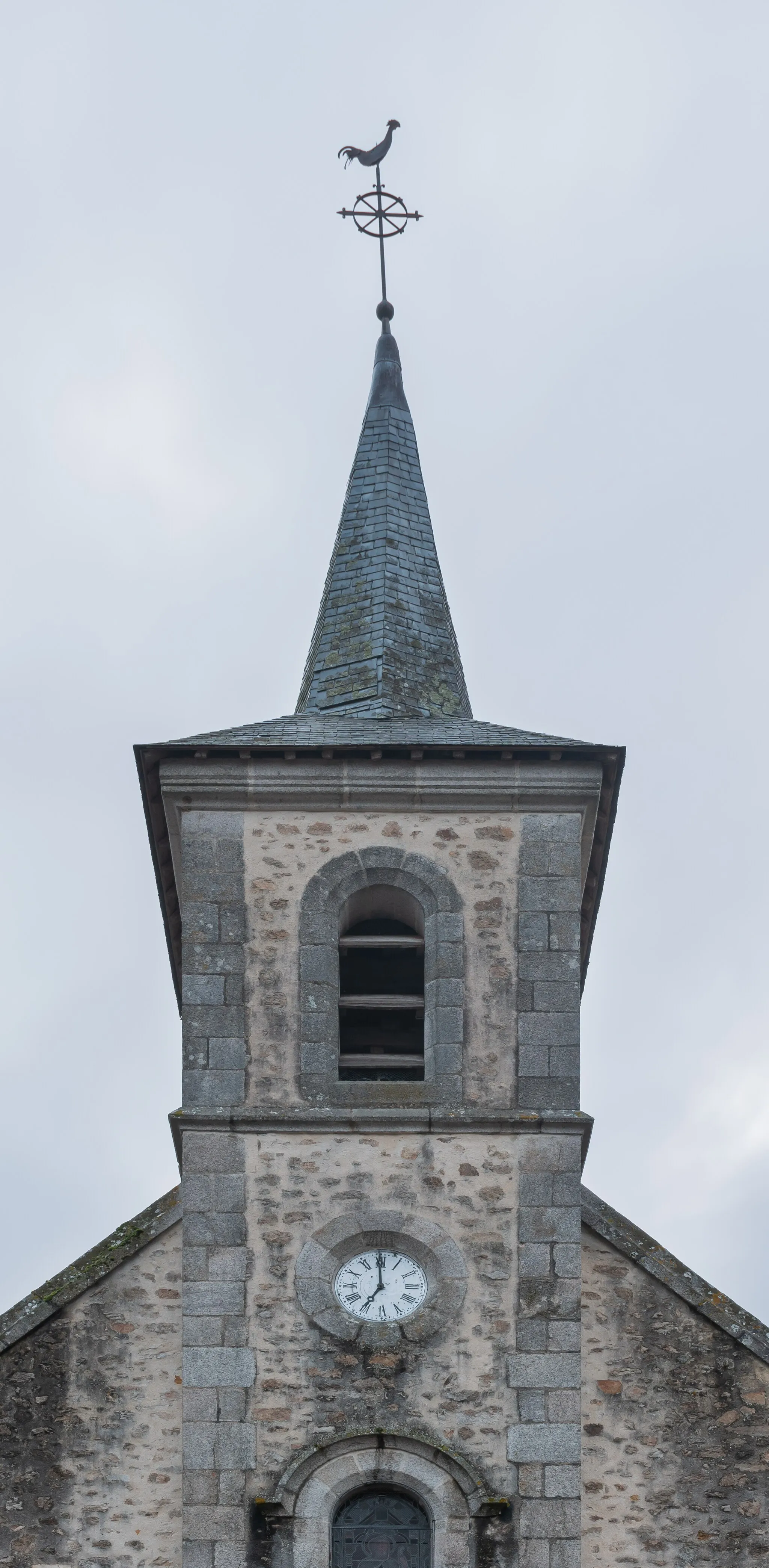 Photo showing: Bell tower of the Saint Junien church in Saint-Junien-les-Combes, Haute-Vienne, France