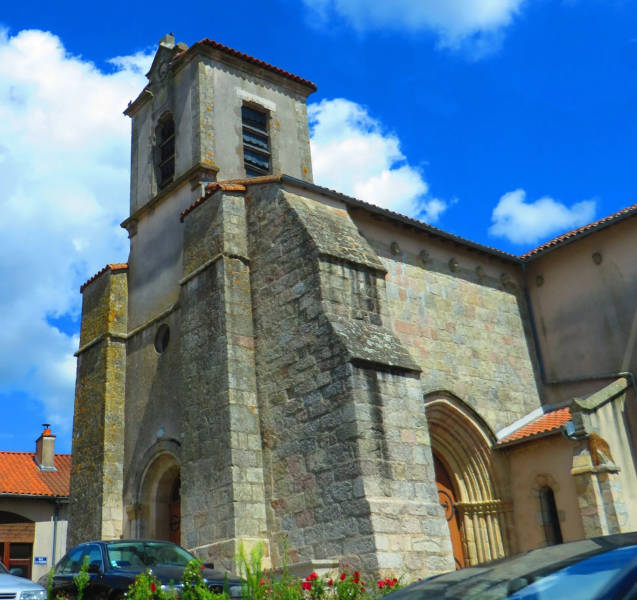 Photo showing: Berneuil eglise