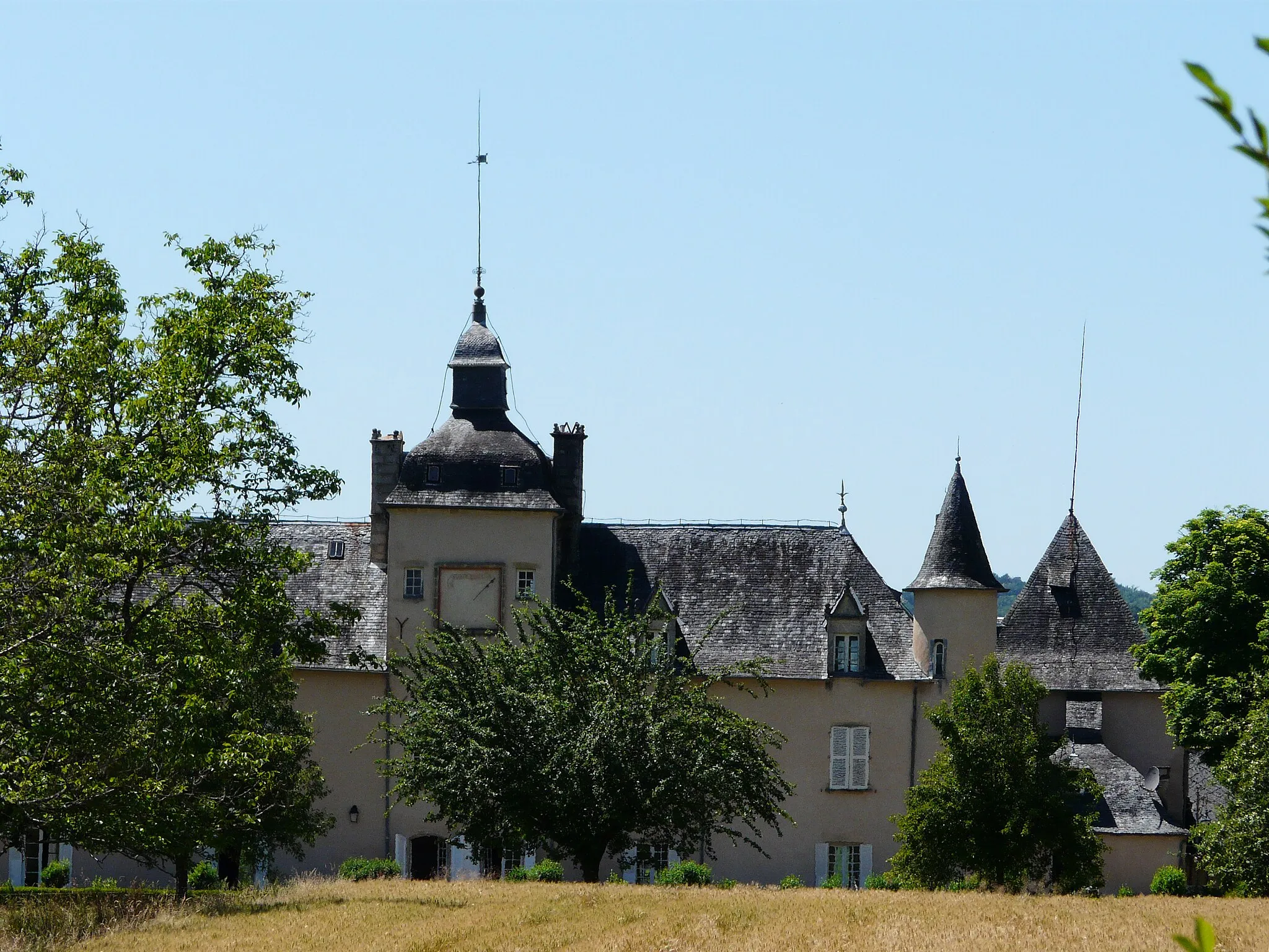 Photo showing: Le château de la Morguie, Sainte-Fortunade, Corrèze, France.