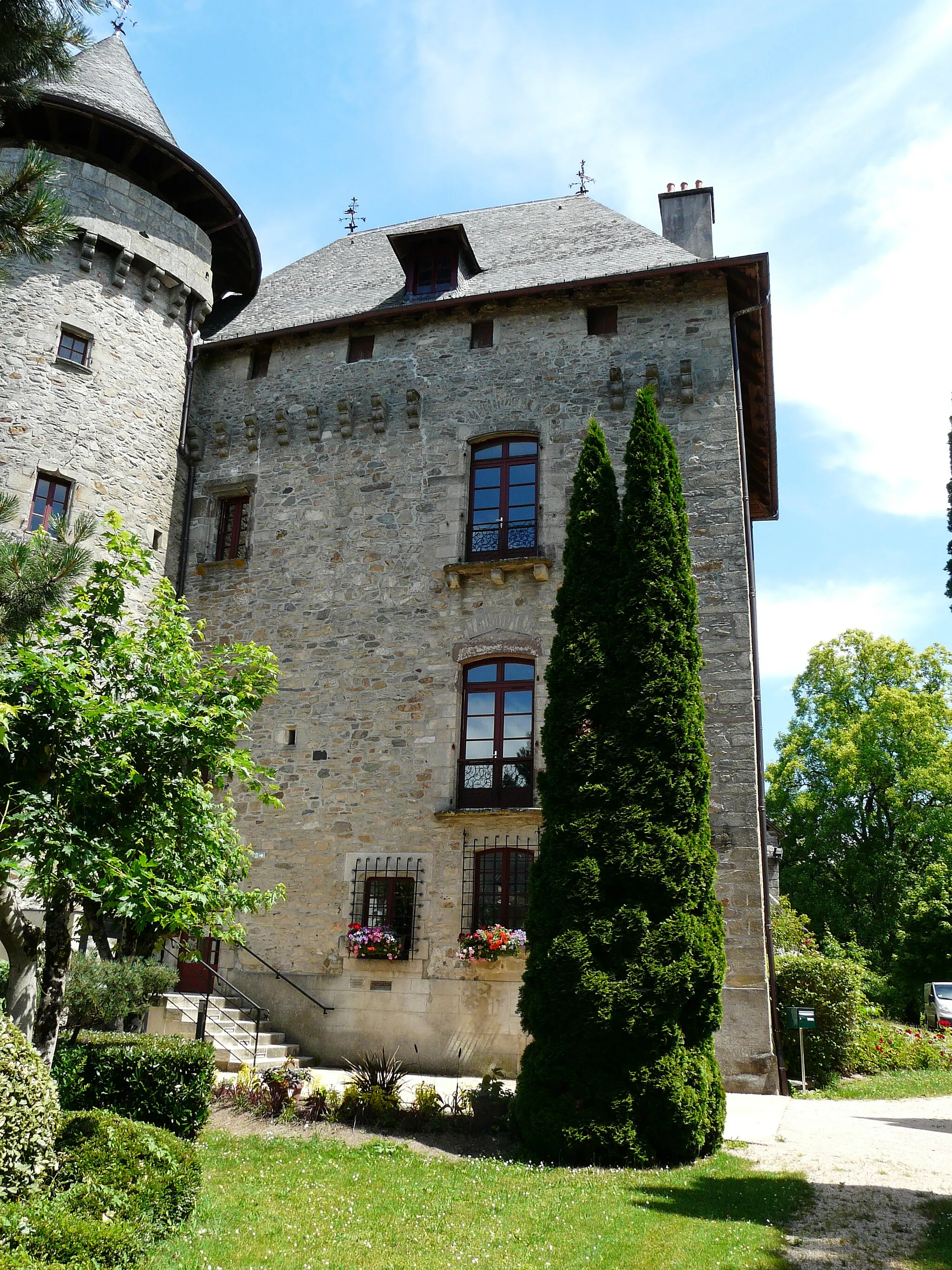 Photo showing: Le château de Sainte-Fortunade, Corrèze, France.