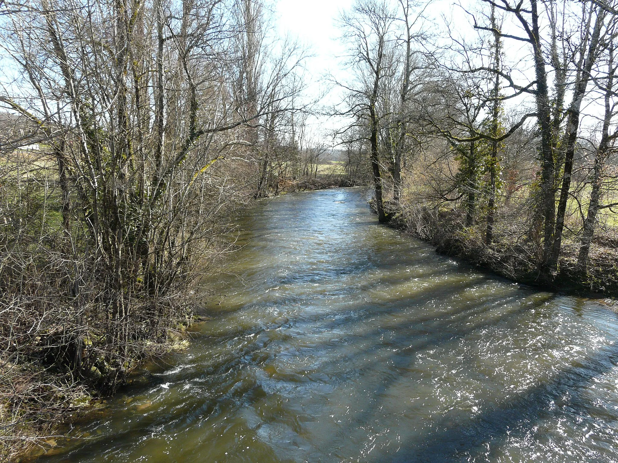 Photo showing: L'Isle en aval du pont situé entre Leymonie et les Maisons, Saint-Jory-las-Bloux, Dordogne, France.