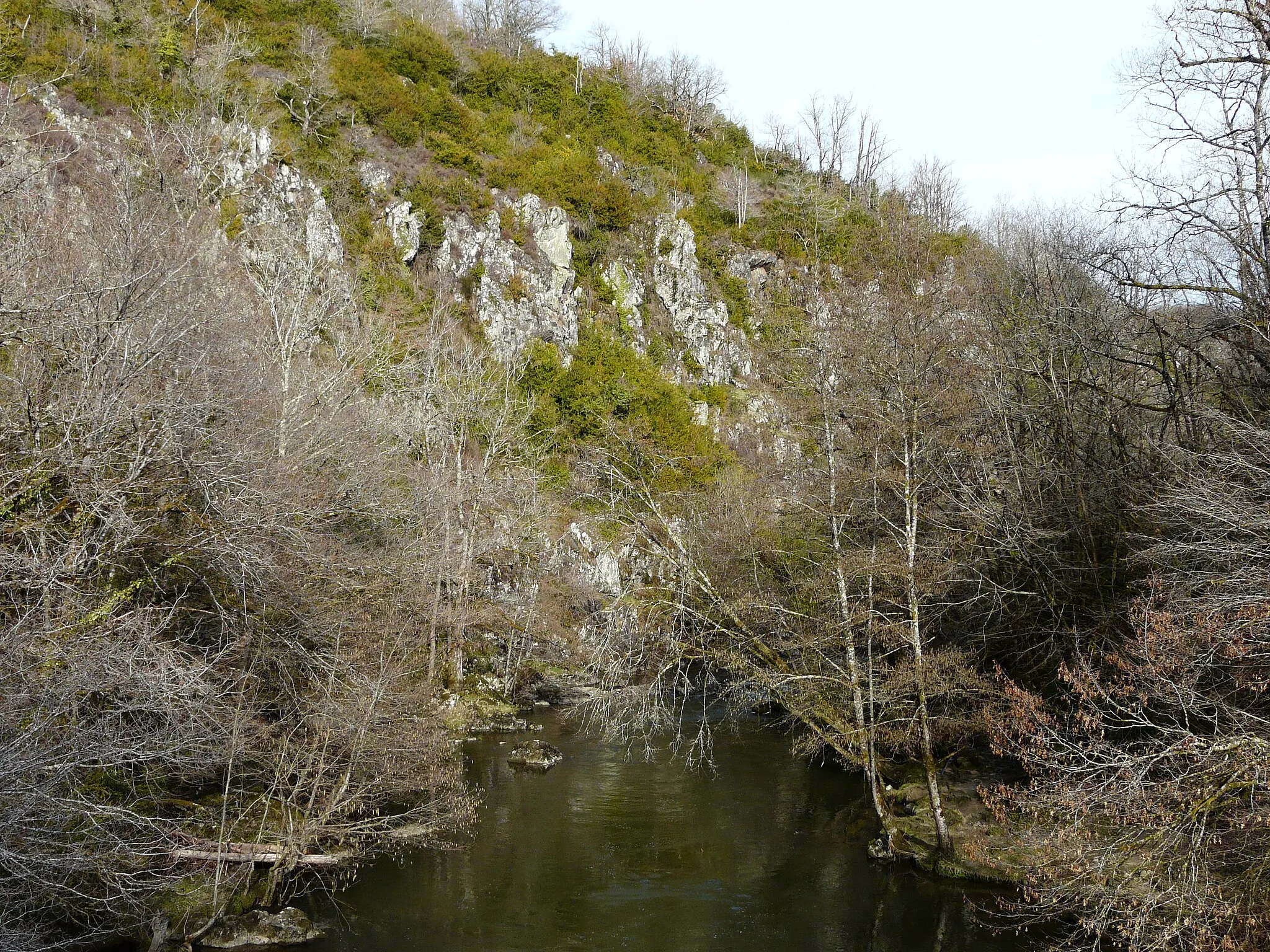 Photo showing: Les gorges de l'Auvézère en amont du lieu-dit le Moulin, Saint-Mesmin, Dordogne, France
