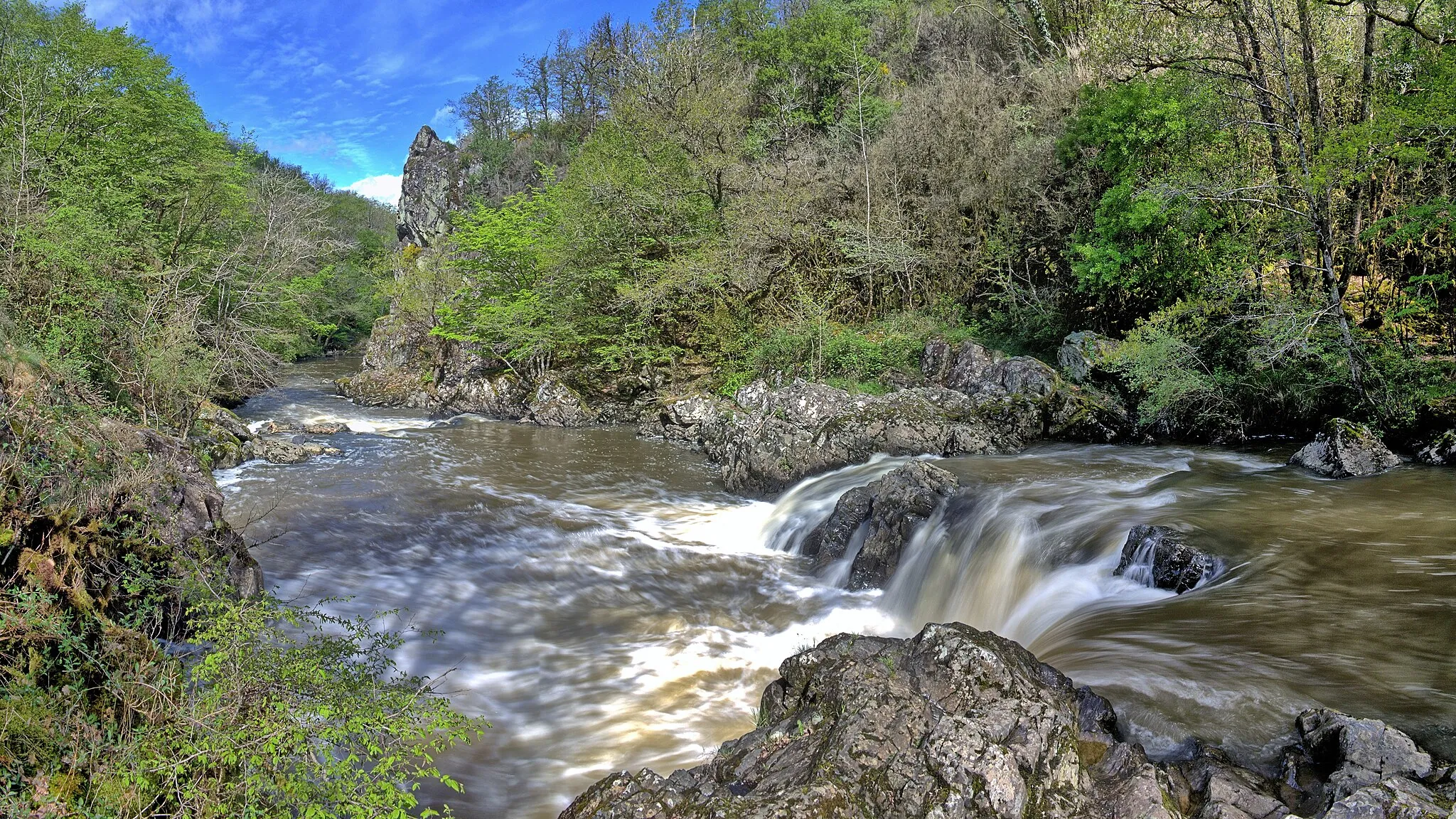 Photo showing: Le saut Ruban dans les gorges de l'Auvézère