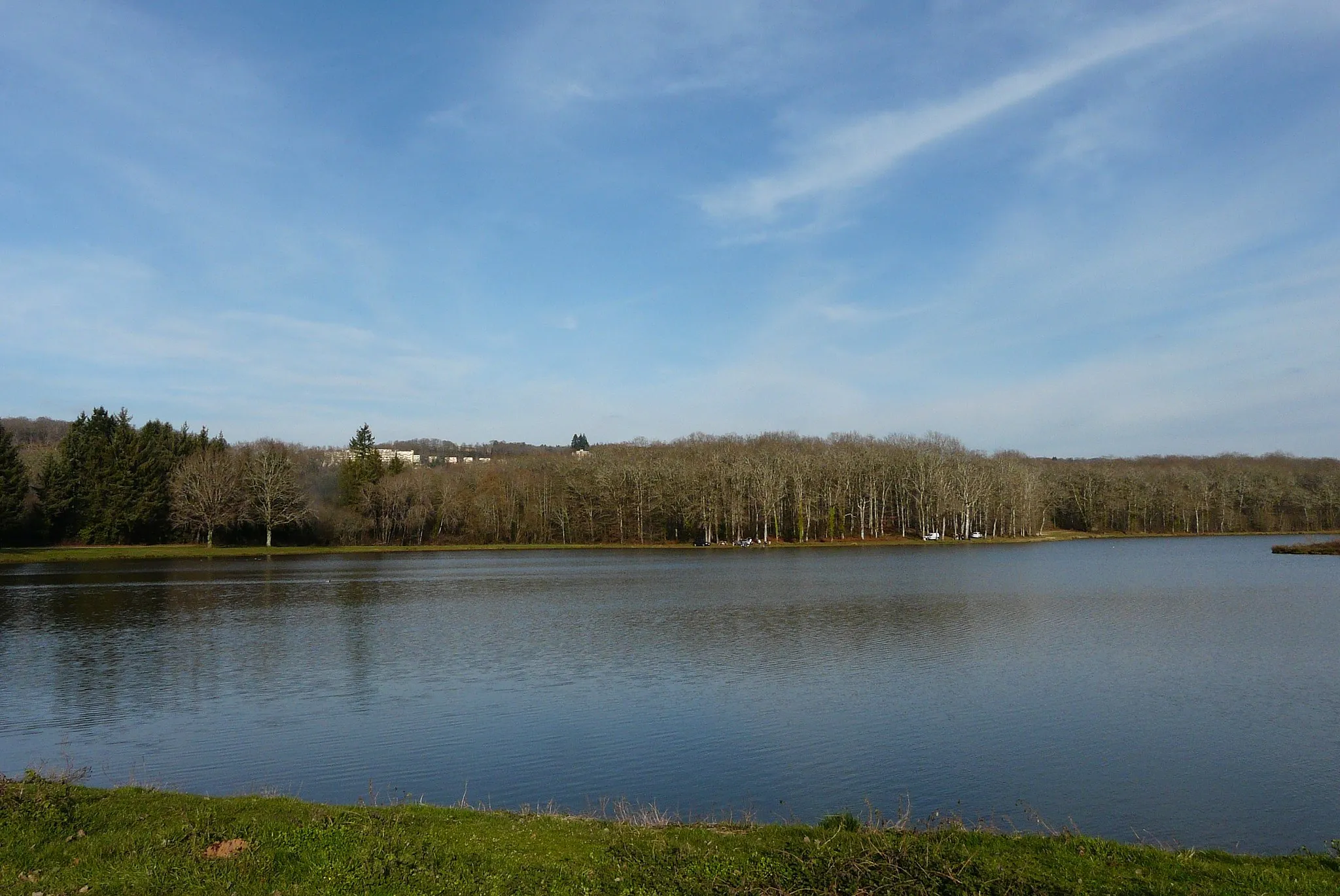 Photo showing: L'étang de Born à Salagnac, Dordogne, France.