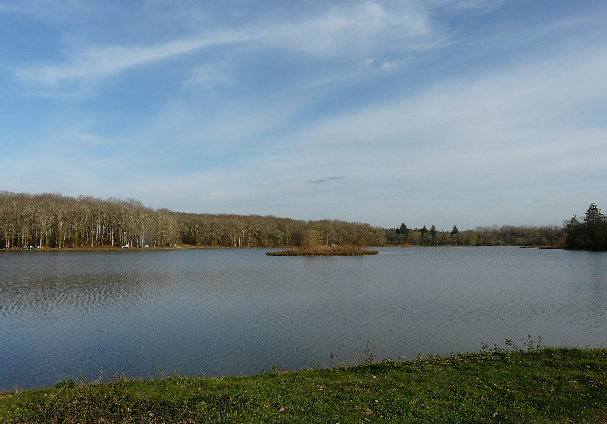 Photo showing: L'étang de Born à Salagnac, Dordogne, France.