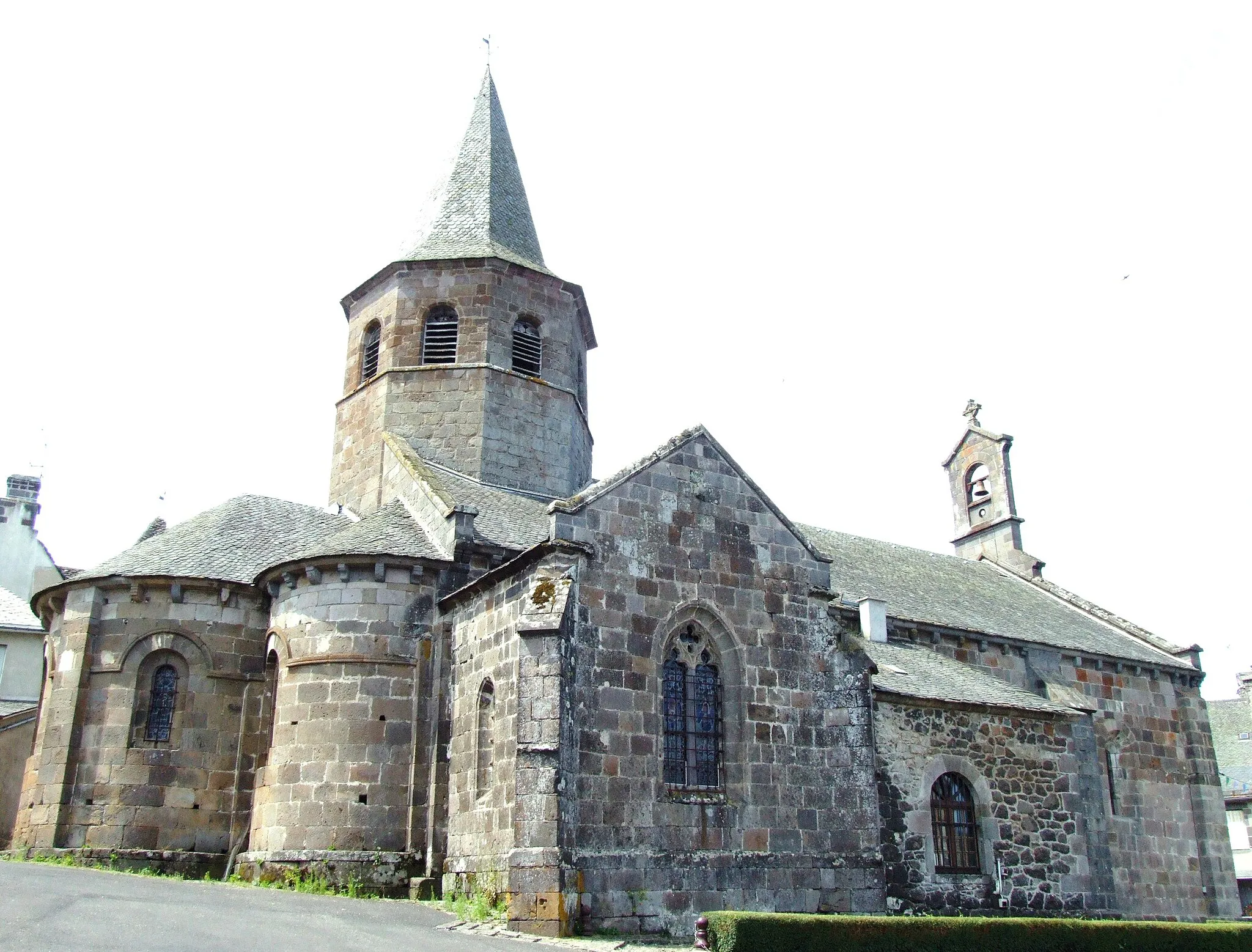 Photo showing: Anglards-de-Salers - Eglise Saint-Thyrse -1
