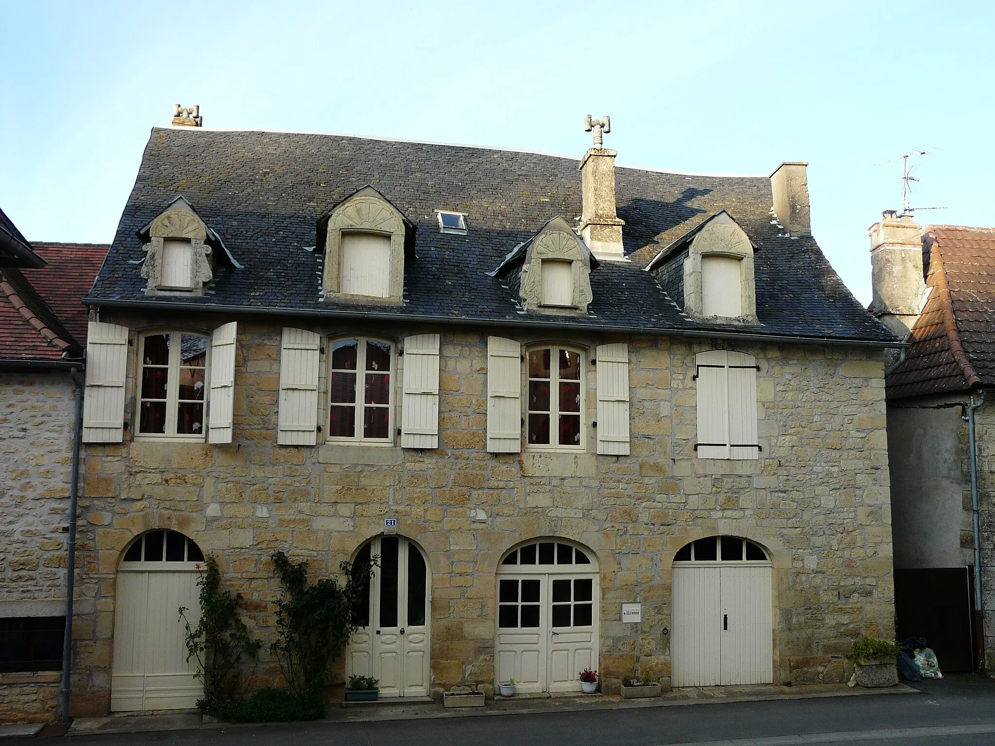 Photo showing: Maison à côté de l'église, Beauregard-de-Terrasson, Dordogne, France.