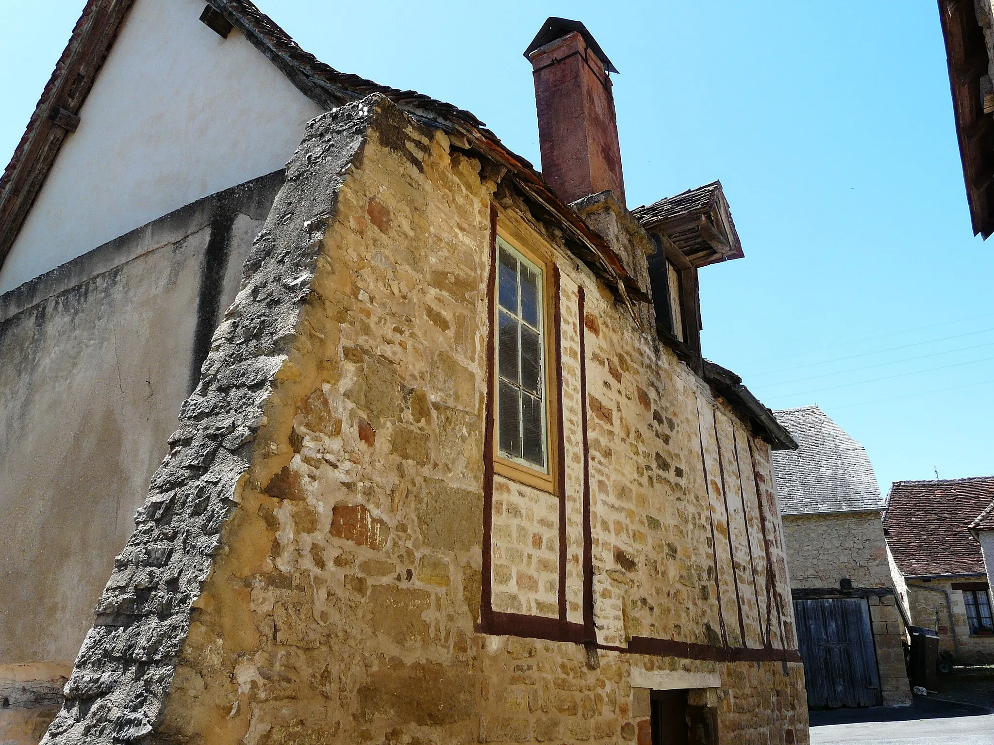 Photo showing: Maison avec colombages dans le village de Coubjours, Dordogne, France.