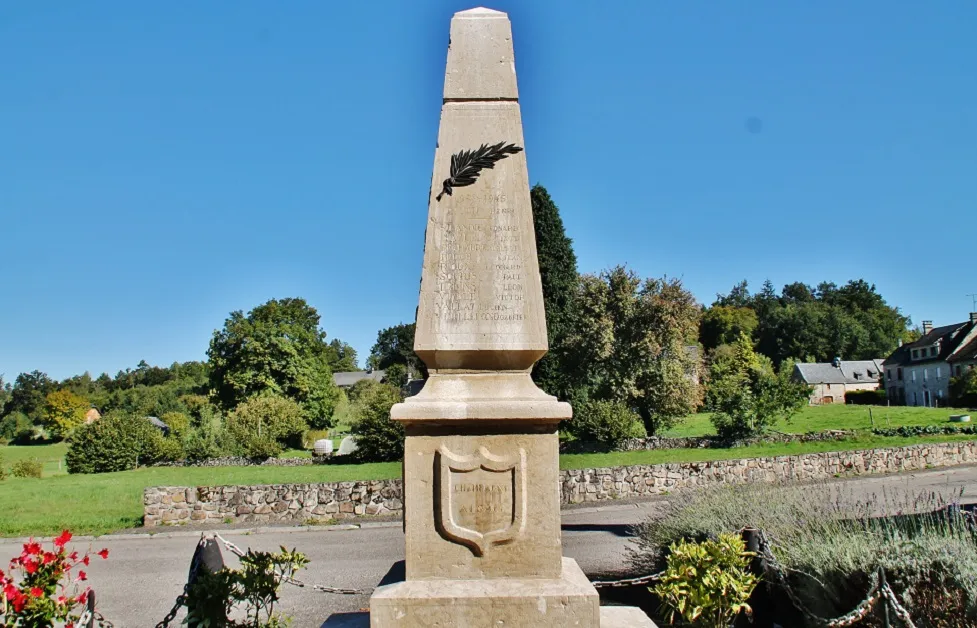 Photo showing: Le Monument-aux-Morts