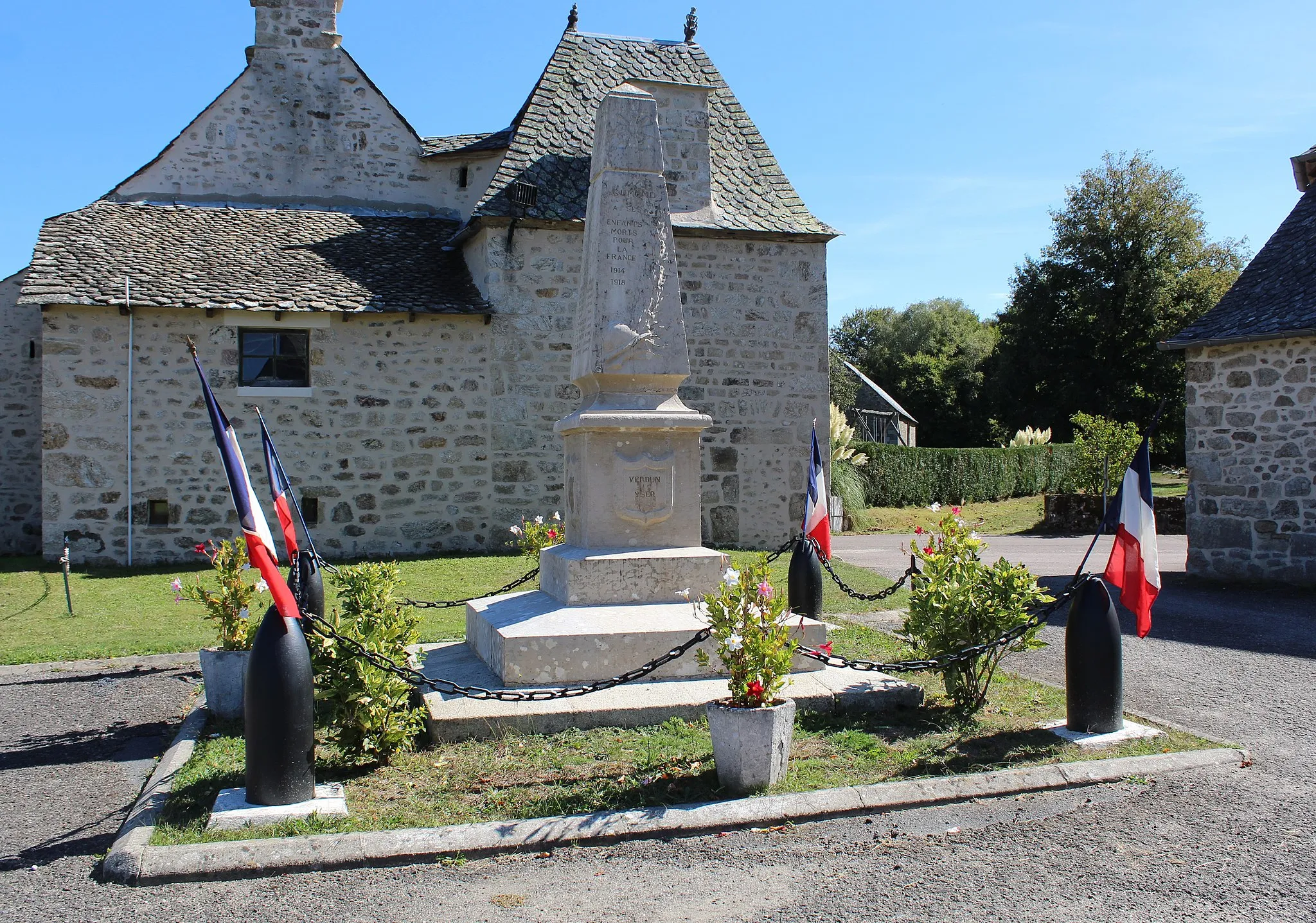 Photo showing: Le monument aux morts.