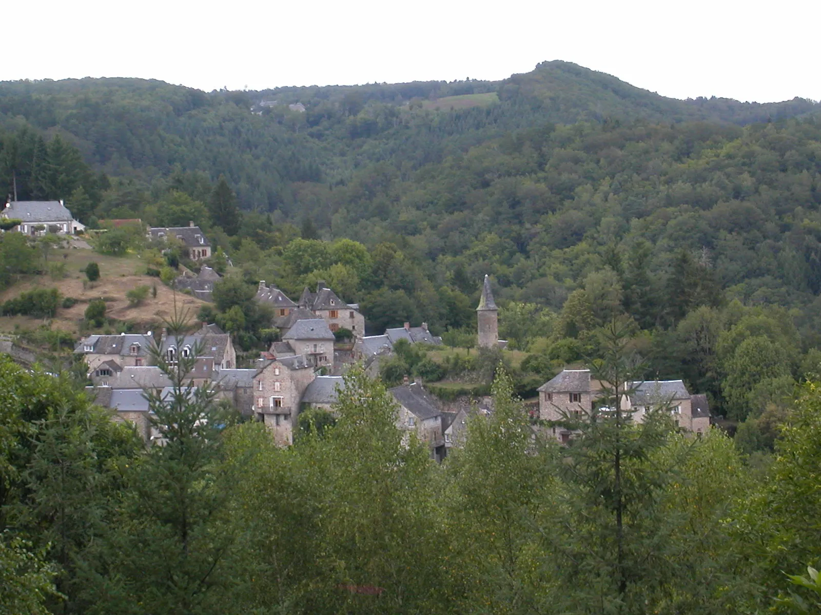 Photo showing: Vue d'ensemble de la Roche Canillac