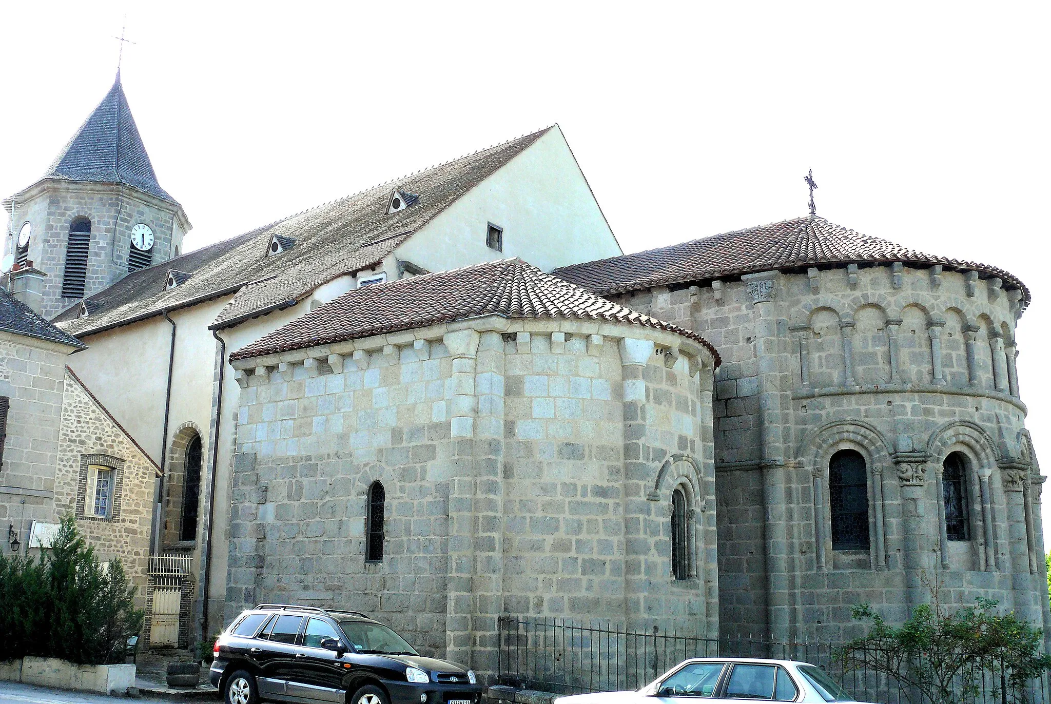 Photo showing: Ahun - Église Saint-Sylvain - Ensemble vu du chevet