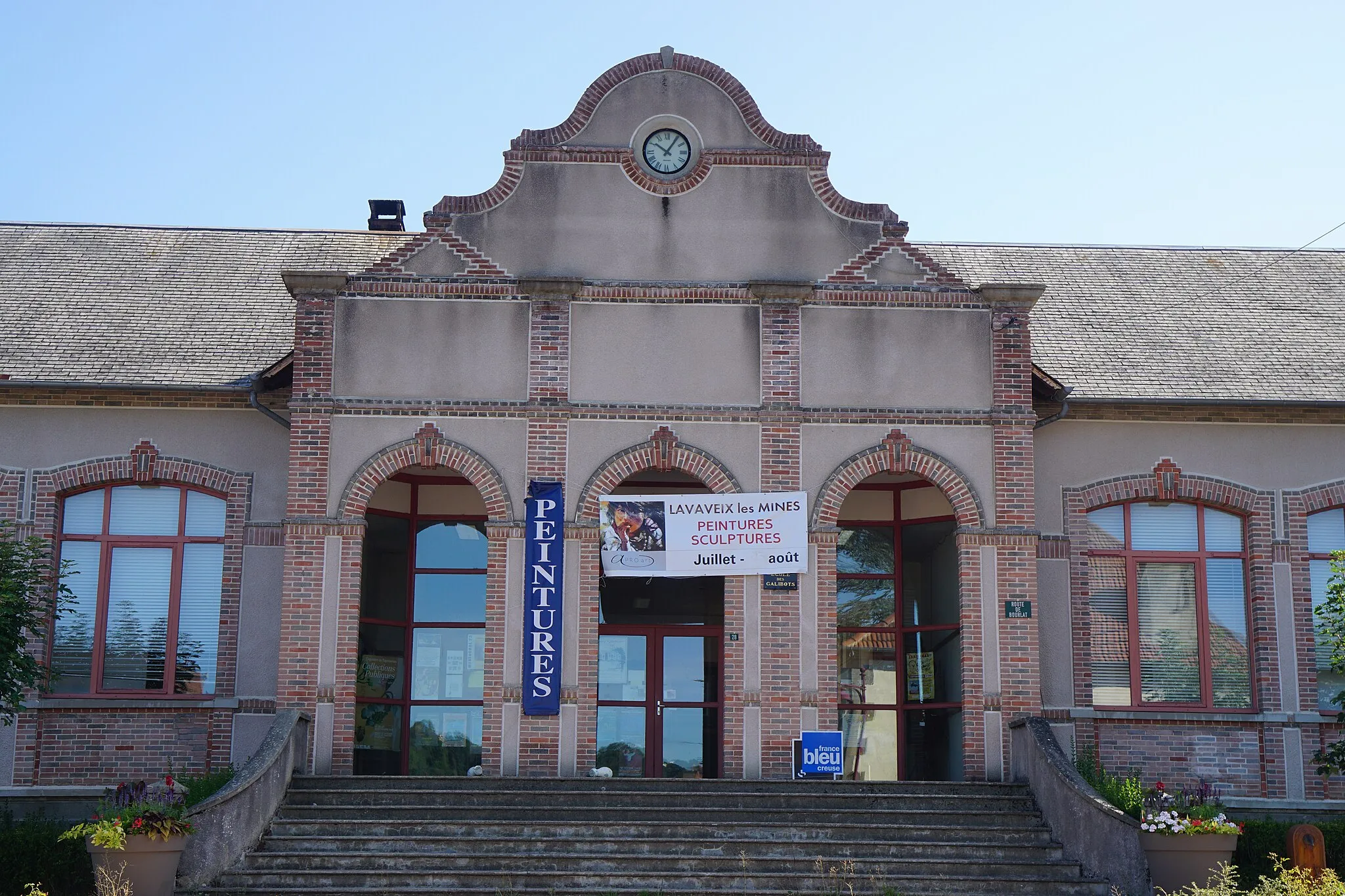 Photo showing: L'école de Lavaveix-les-Mines.