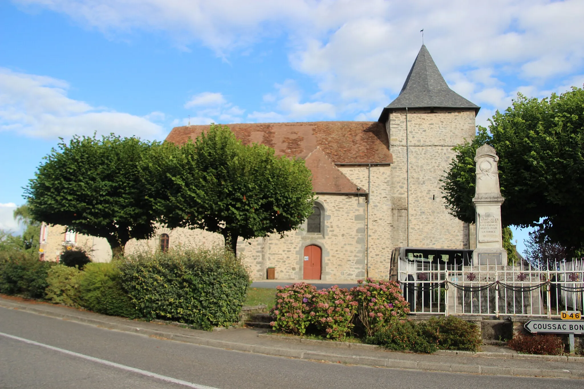Photo showing: saint julien le vendomois église