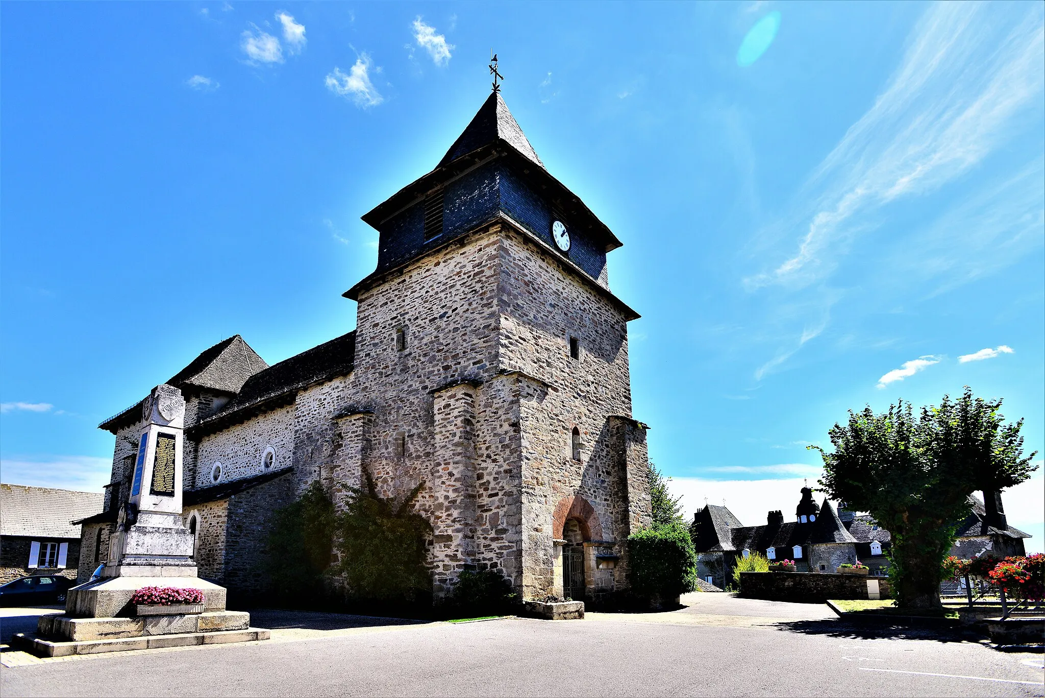 Photo showing: L'église Sainte-Marie de Lagarde-Enval, Corrèze, France.