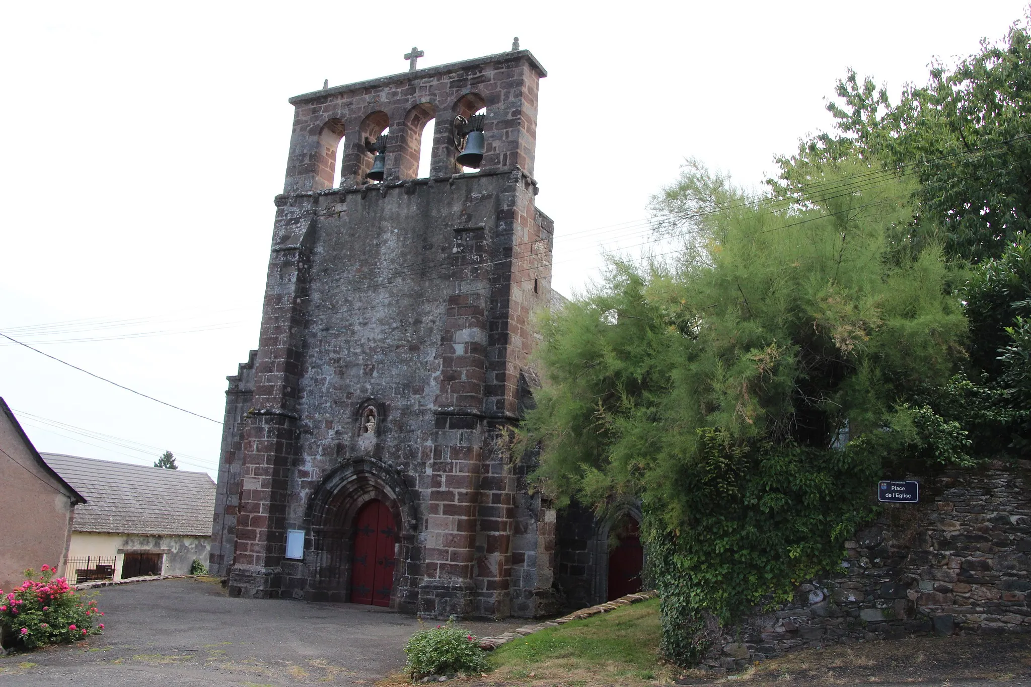 Photo showing: Chabrignac eglise