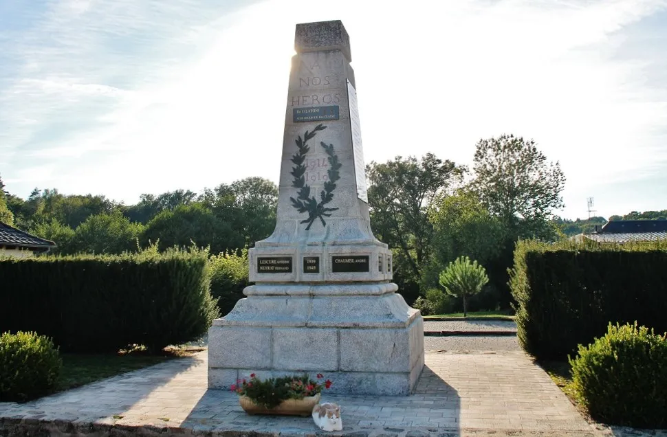 Photo showing: Le Monument-aux-Morts