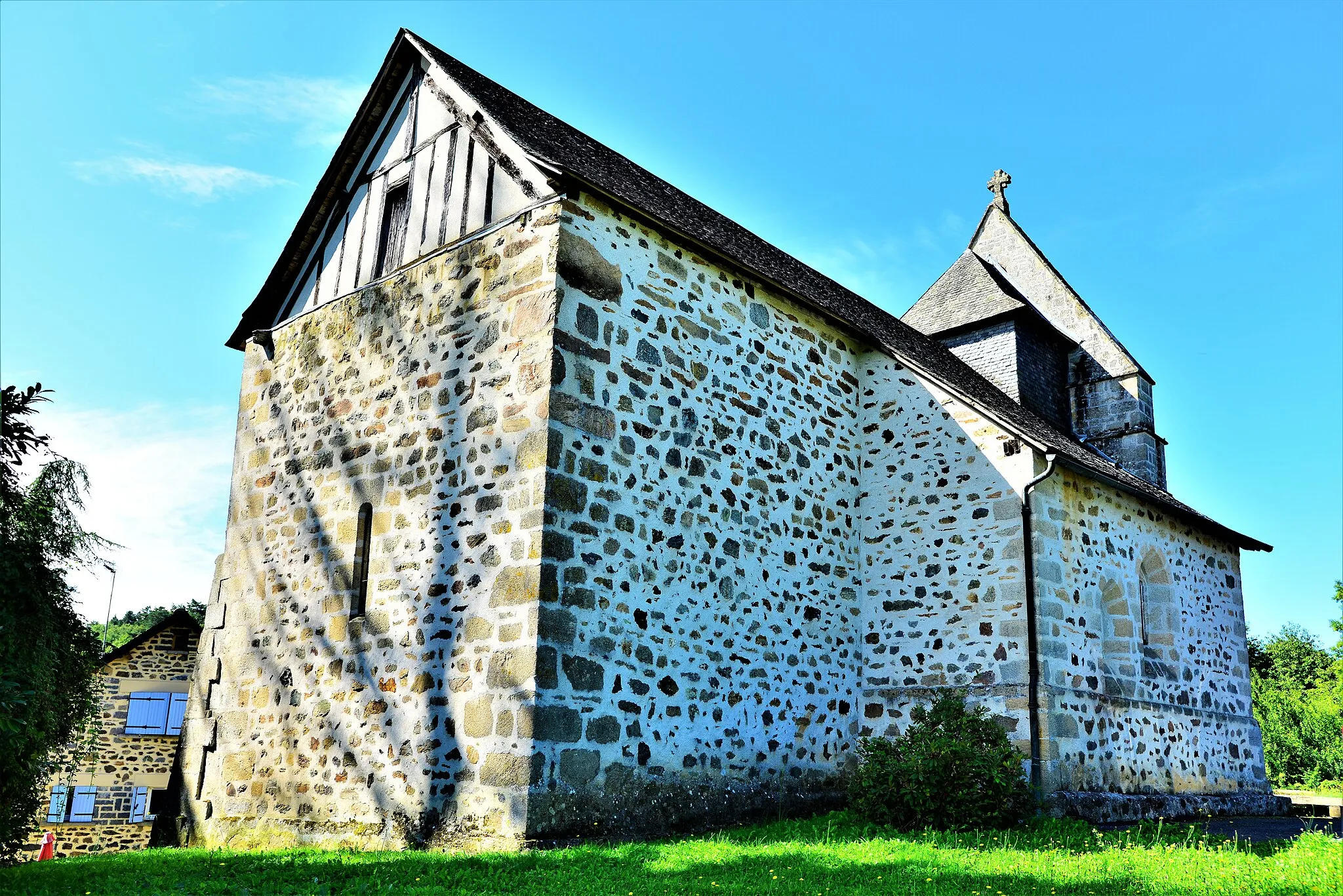 Photo showing: L'église de Ladignac-sur-Rondelles, Corrèze,France.